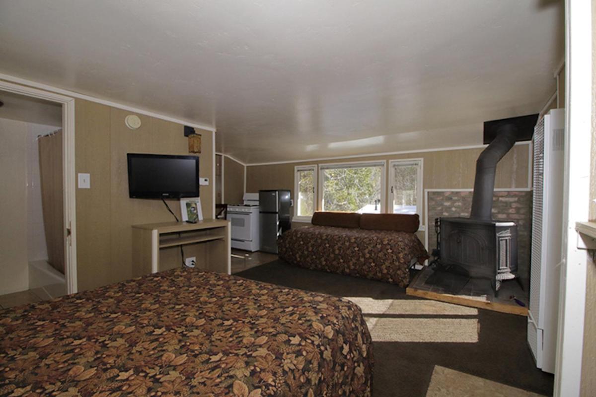 Silver Pines Lodge photo 54