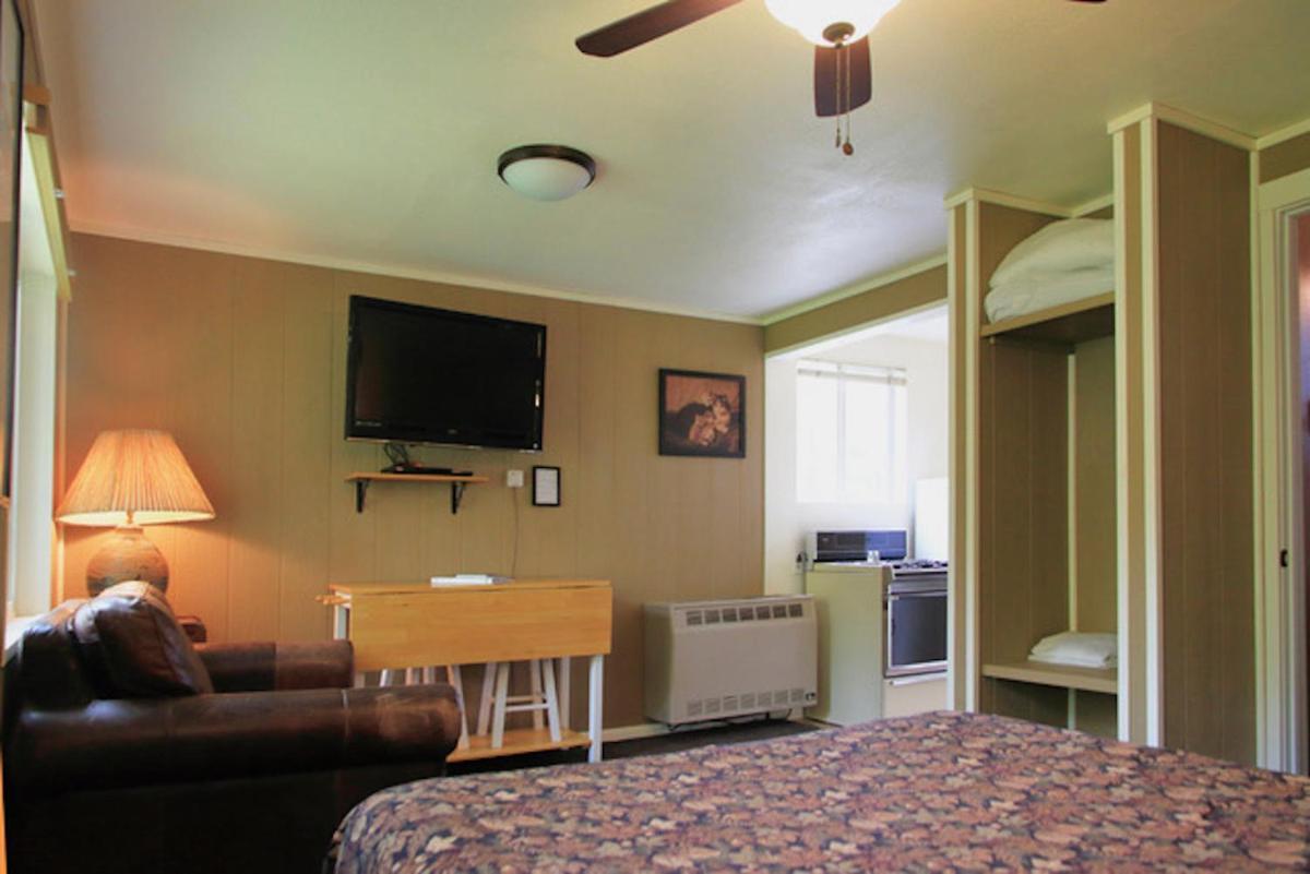 Silver Pines Lodge photo 64