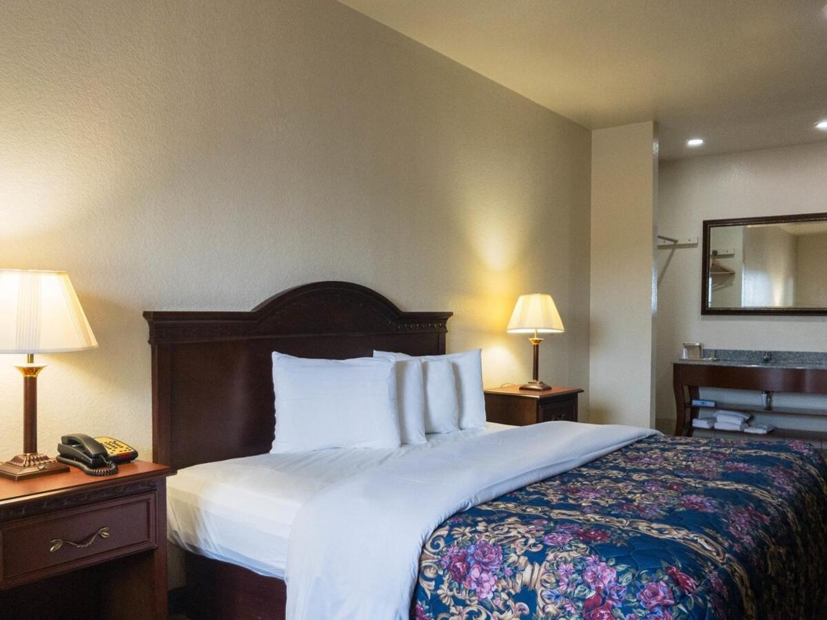 HiWay Inn Express photo 9