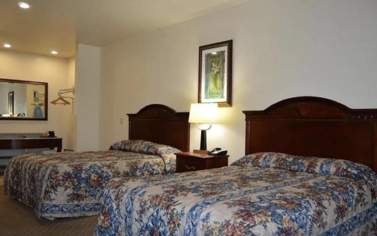 HiWay Inn Express Kiowa Hwy 69 photo 5