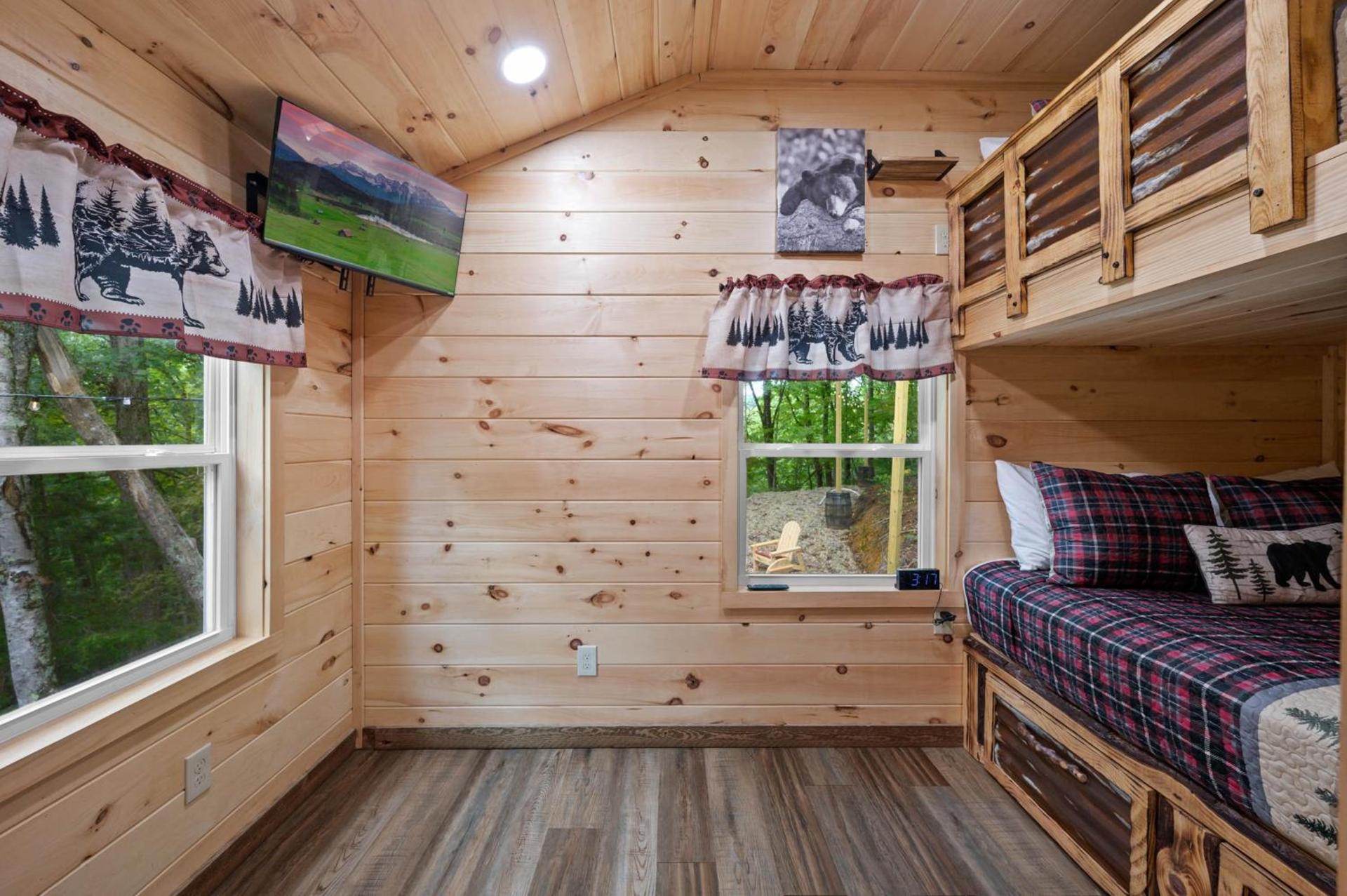 Cozy Cabins of Cosby photo 7
