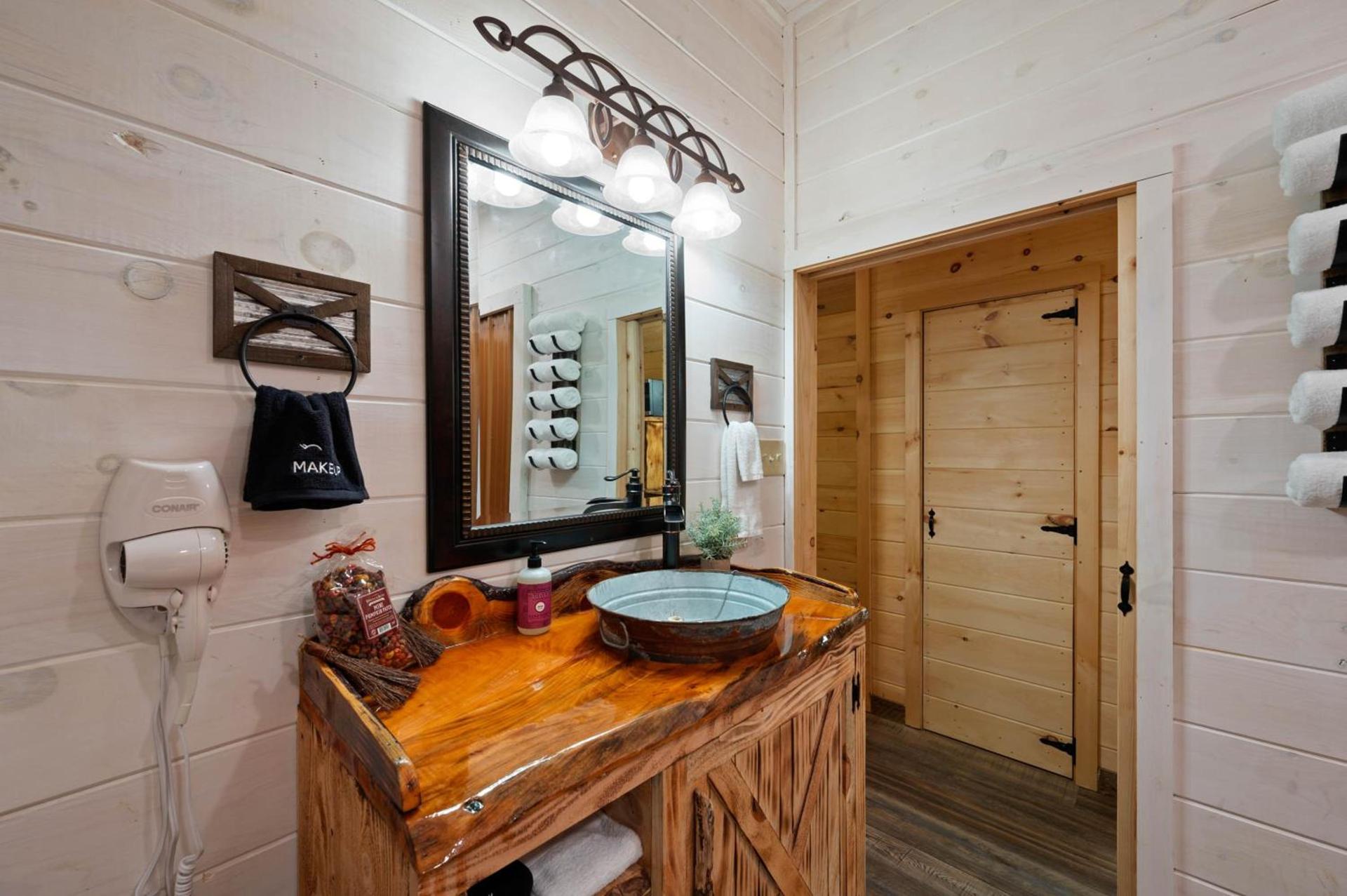 Cozy Cabins of Cosby photo 10