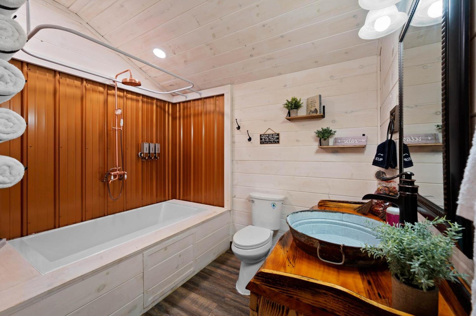 Cozy Cabins of Cosby photo 13