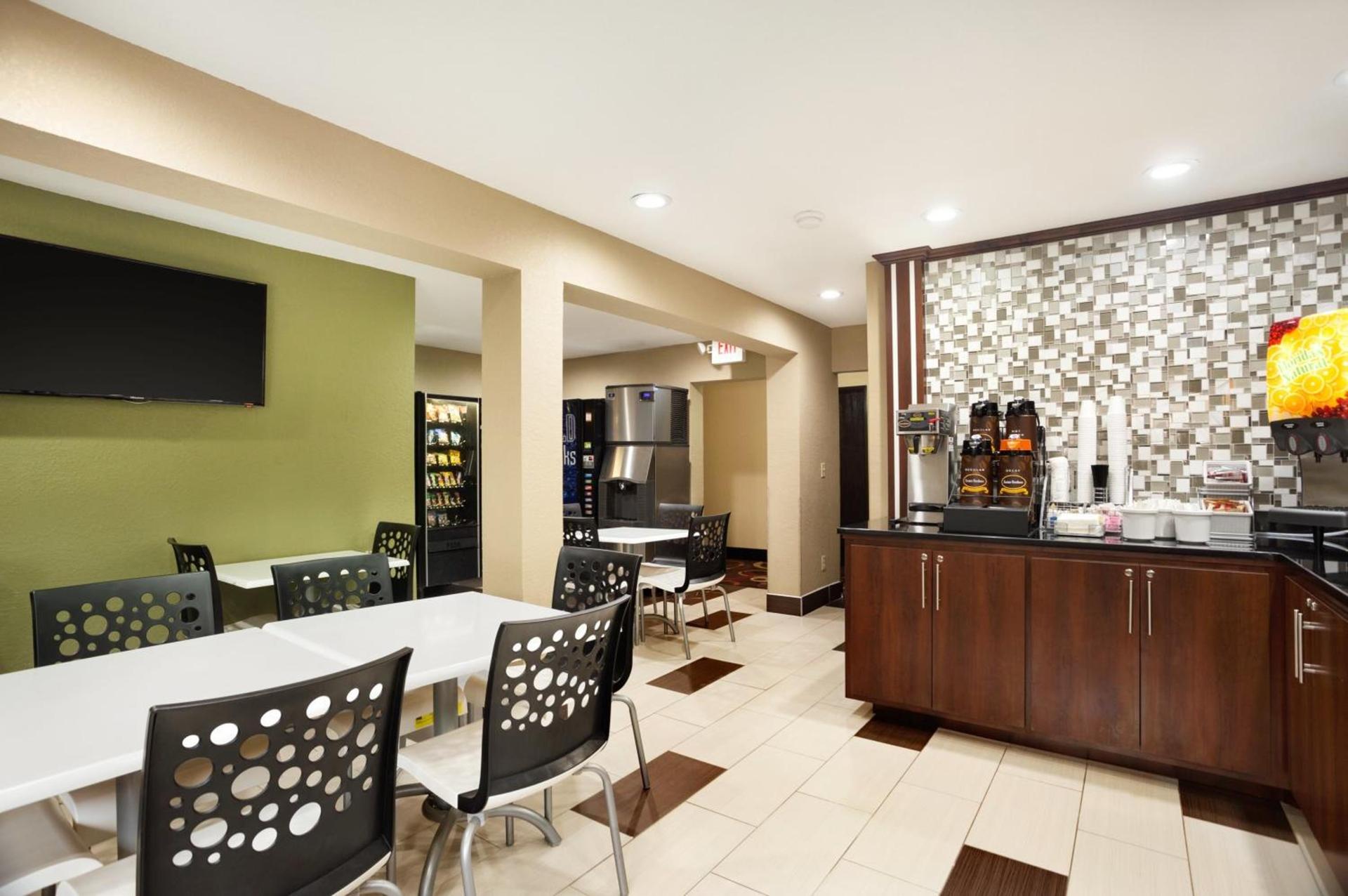 Super 8 by Wyndham Joplin photo 18