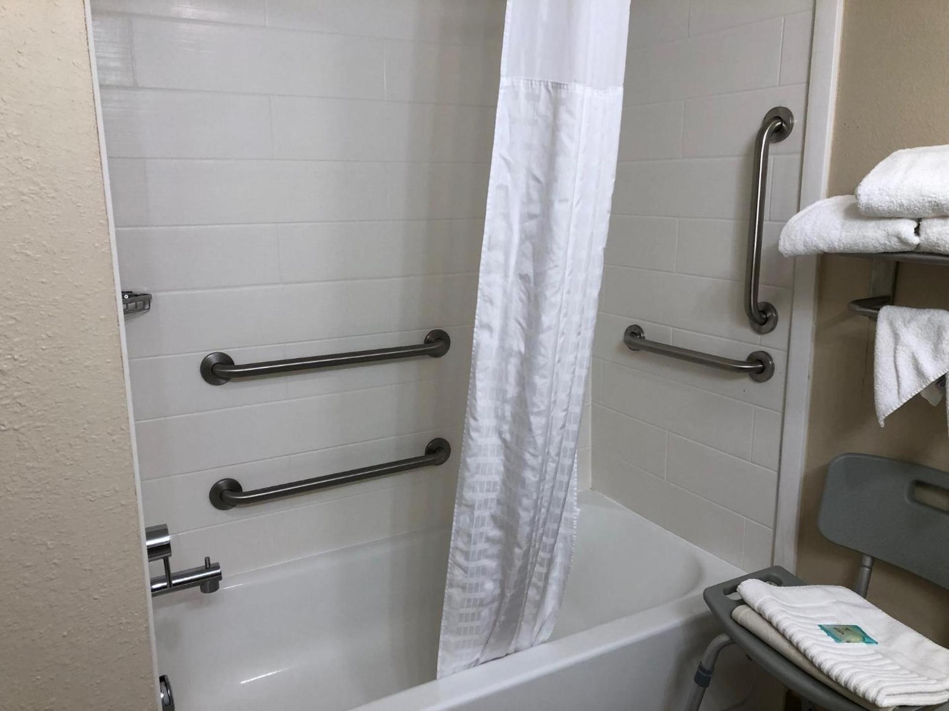 Wingate by Wyndham Grove City photo 13