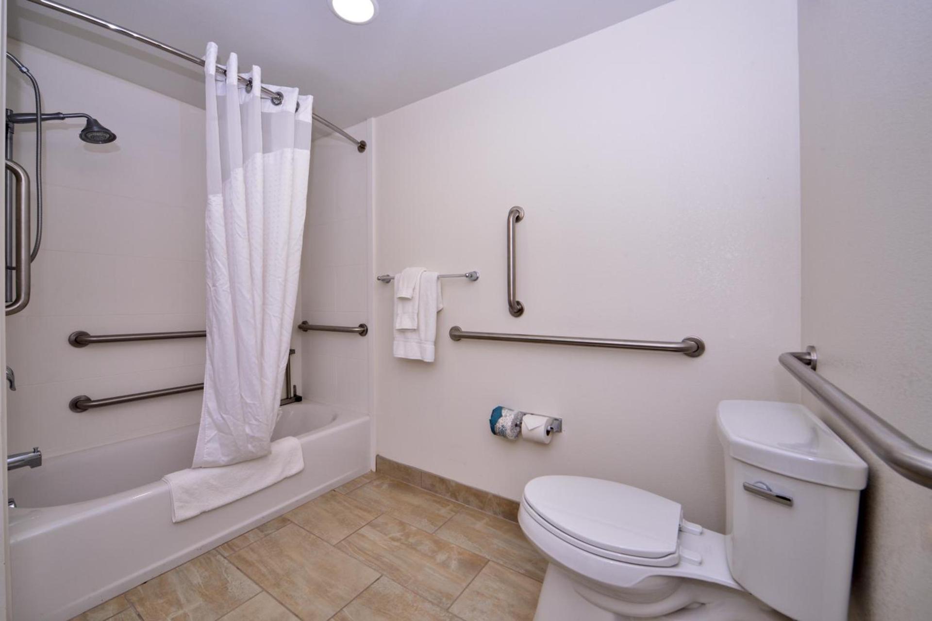 Holiday Inn Express & Suites Page - Lake Powell Area by IHG photo 8