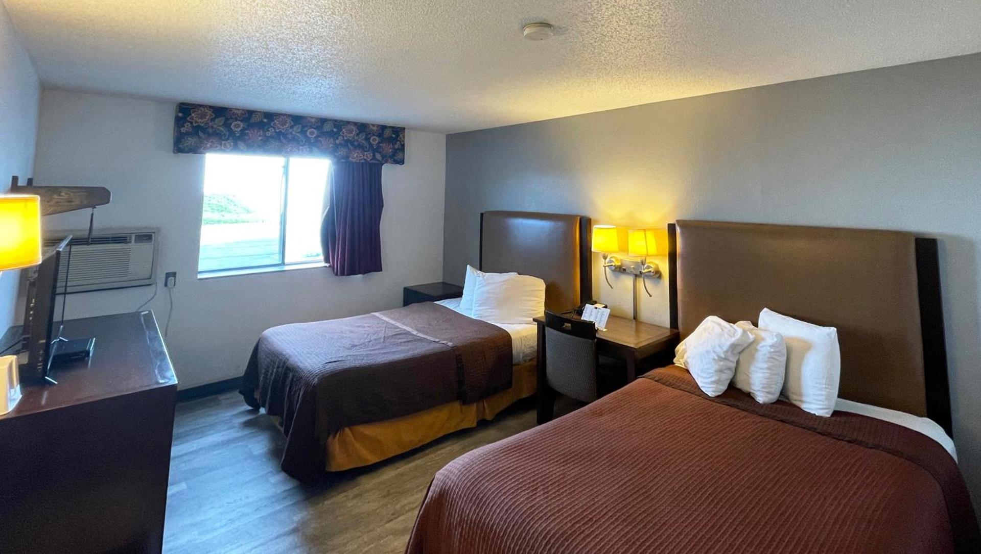 Magnuson Hotel Fort Wayne North - Coliseum photo 13