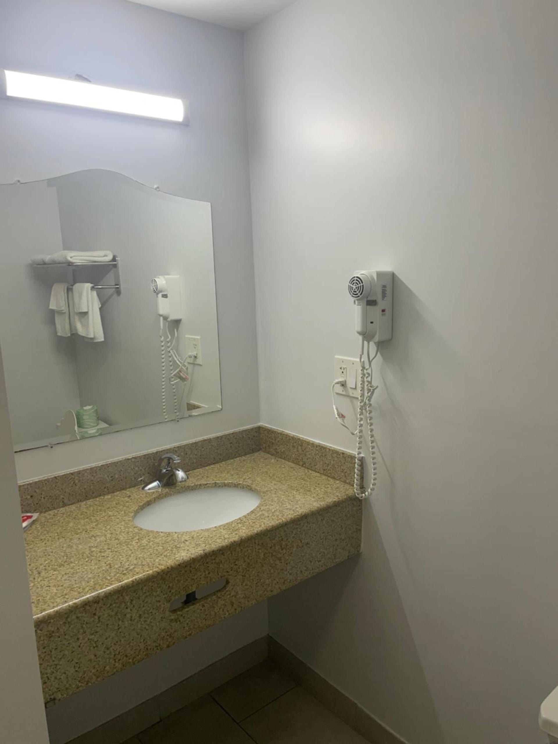 Econo Lodge Jefferson Hills Hwy 51 photo 16