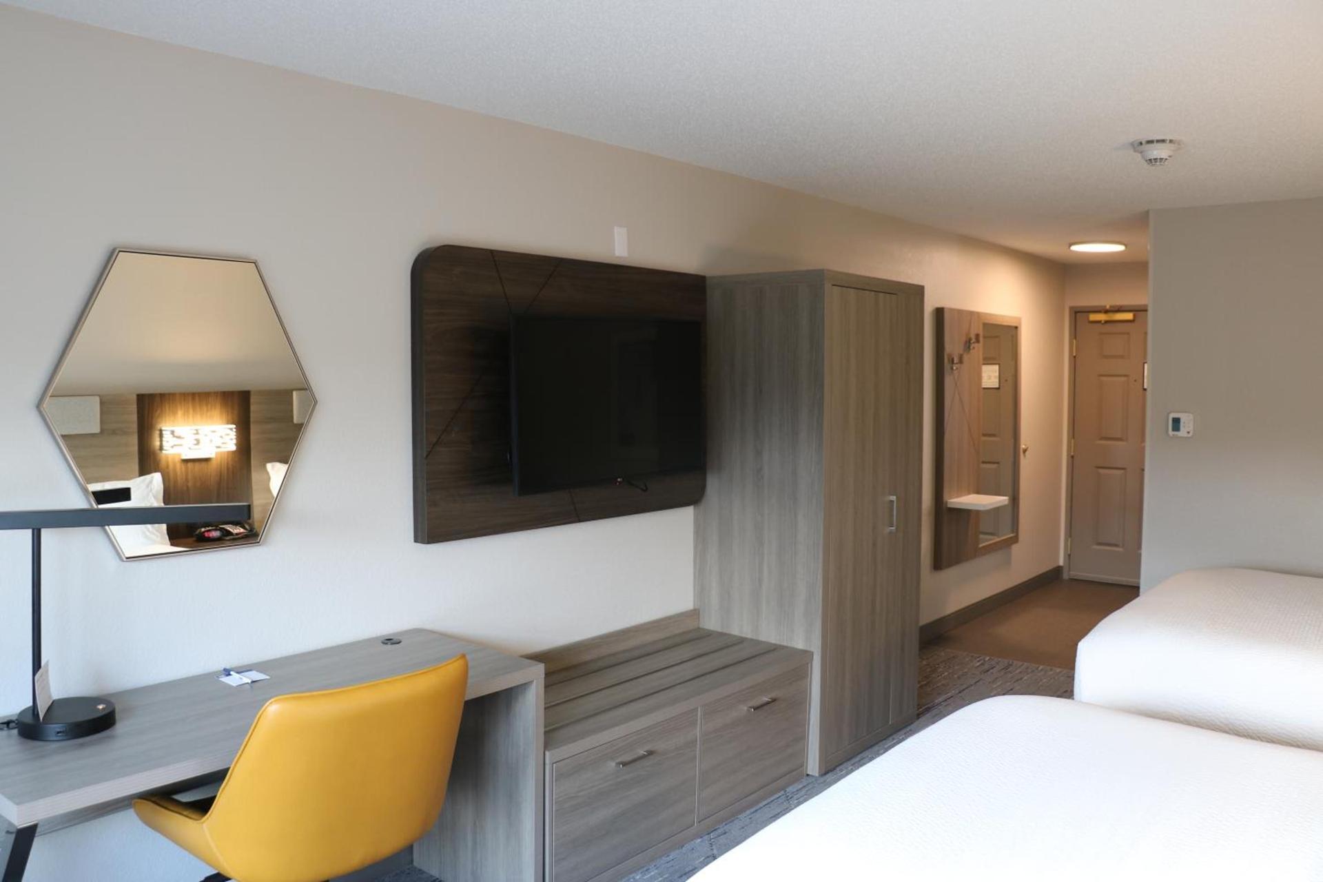 Holiday Inn Express & Suites Marquette by IHG photo 35