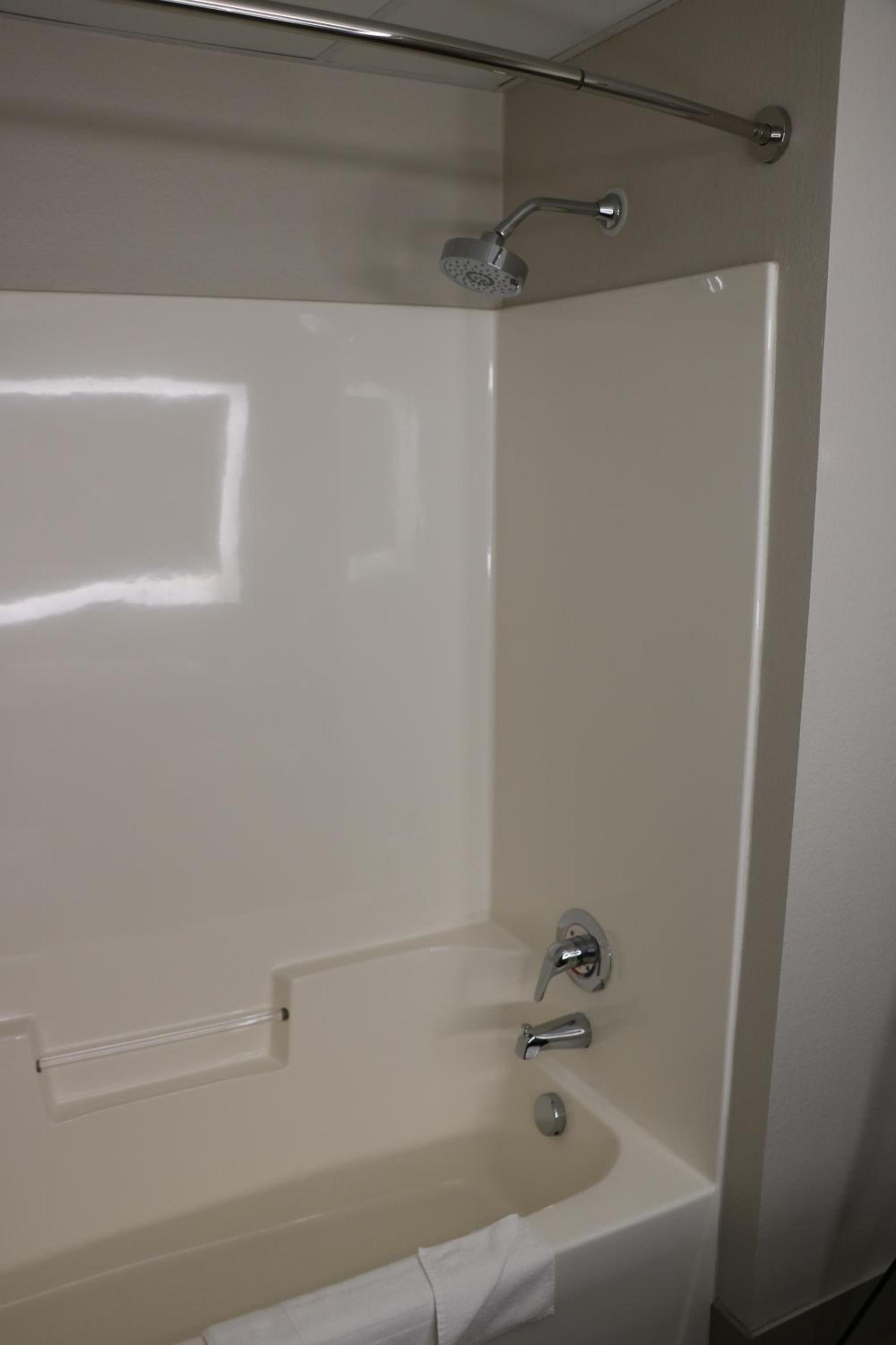 Holiday Inn Express & Suites Marquette by IHG photo 36