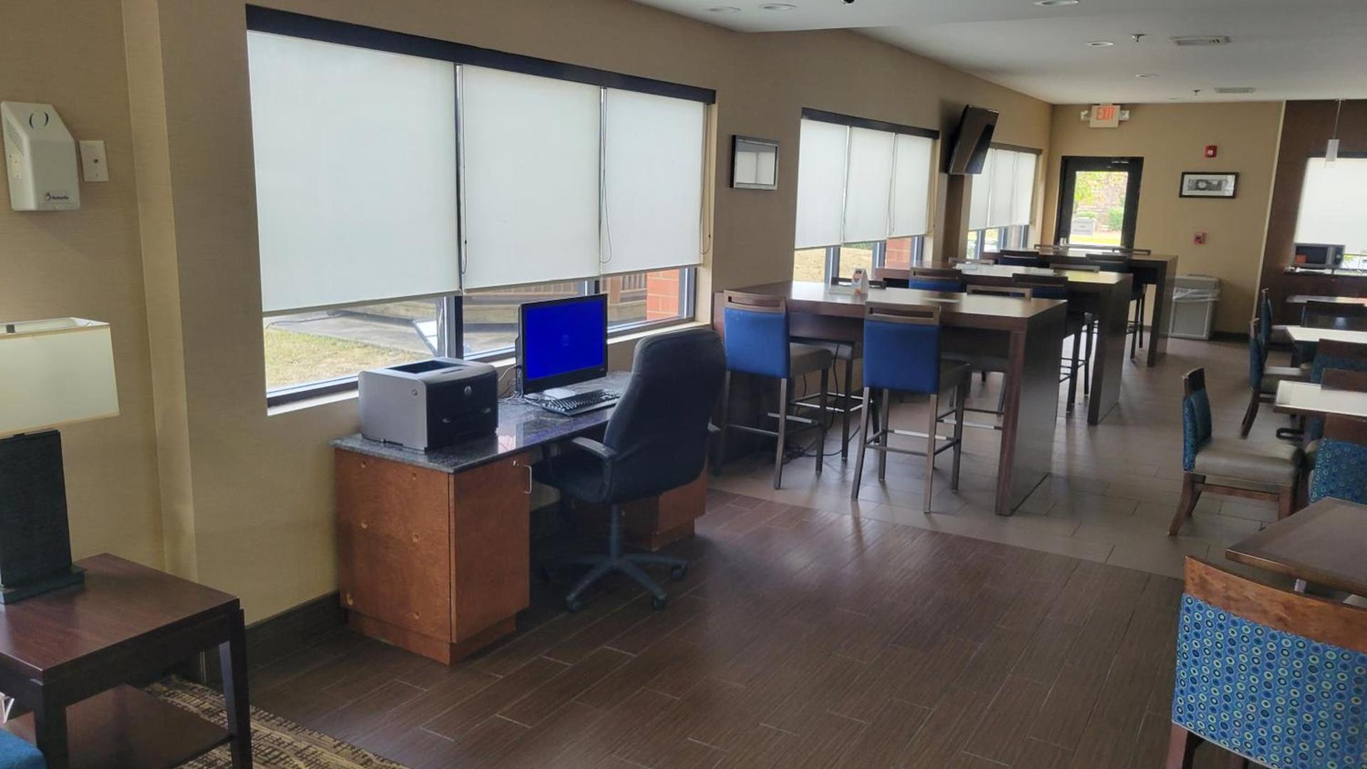 Comfort Suites Macon Northwest photo 54