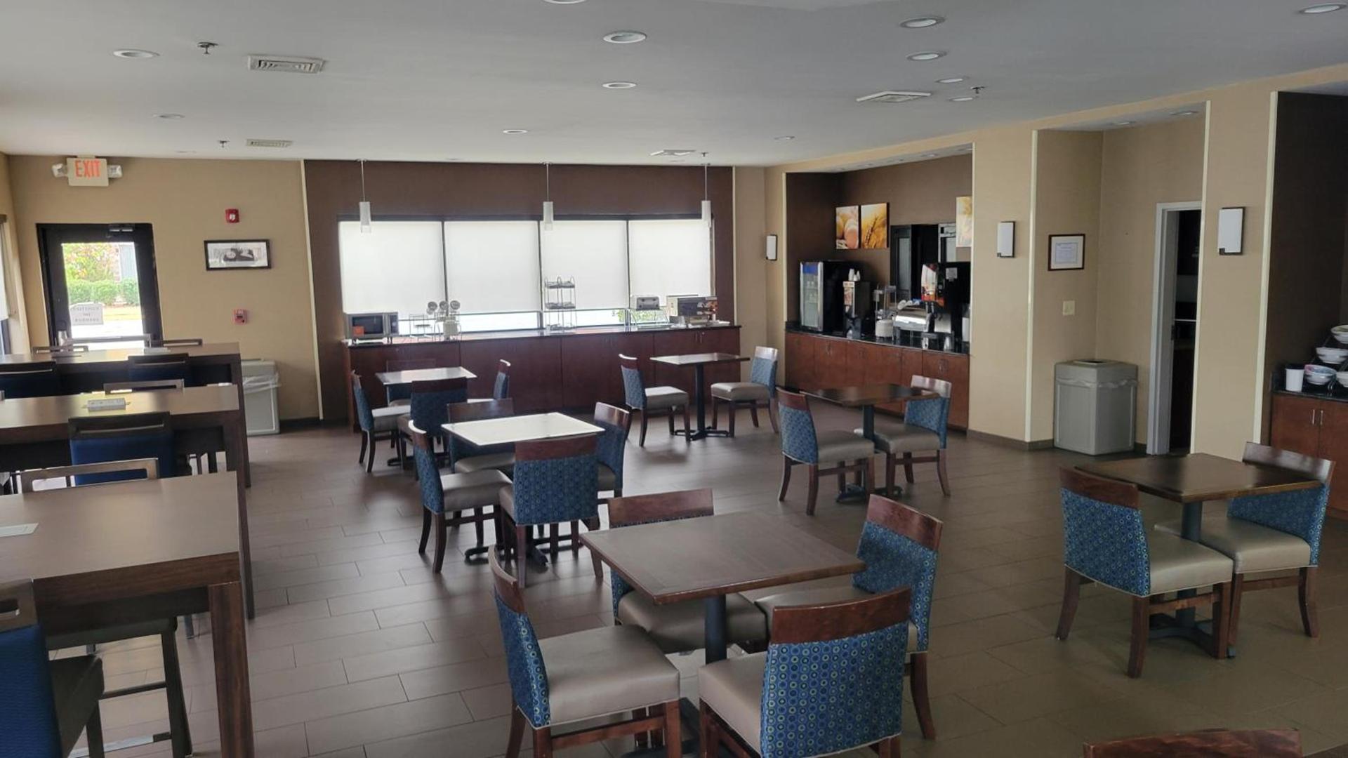Comfort Suites Macon Northwest photo 56