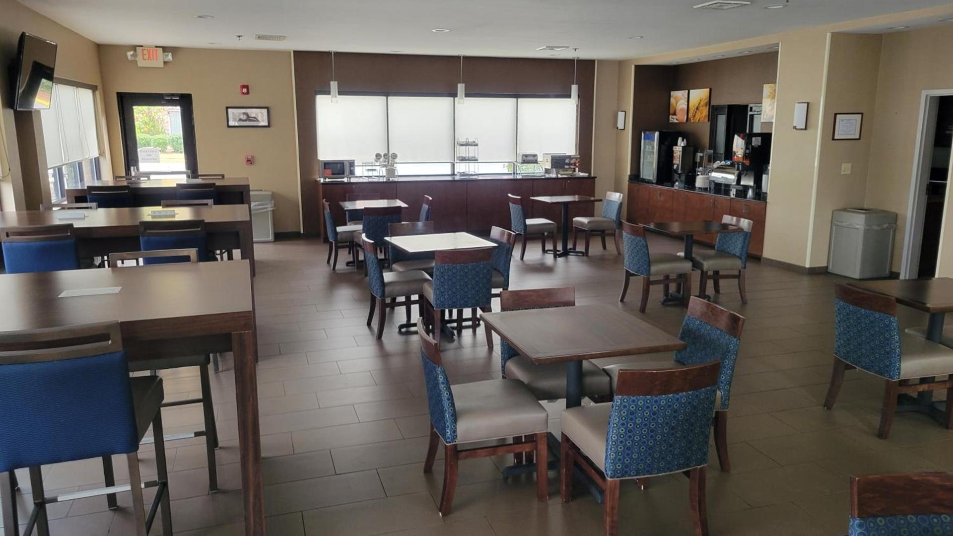 Comfort Suites Macon Northwest photo 58