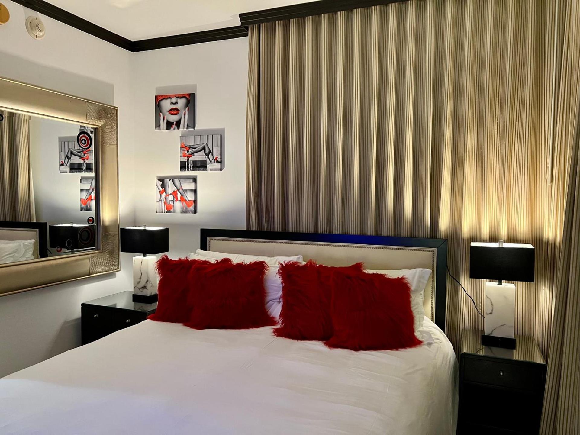 Boutique Suites 3 min walk to beach photo 60