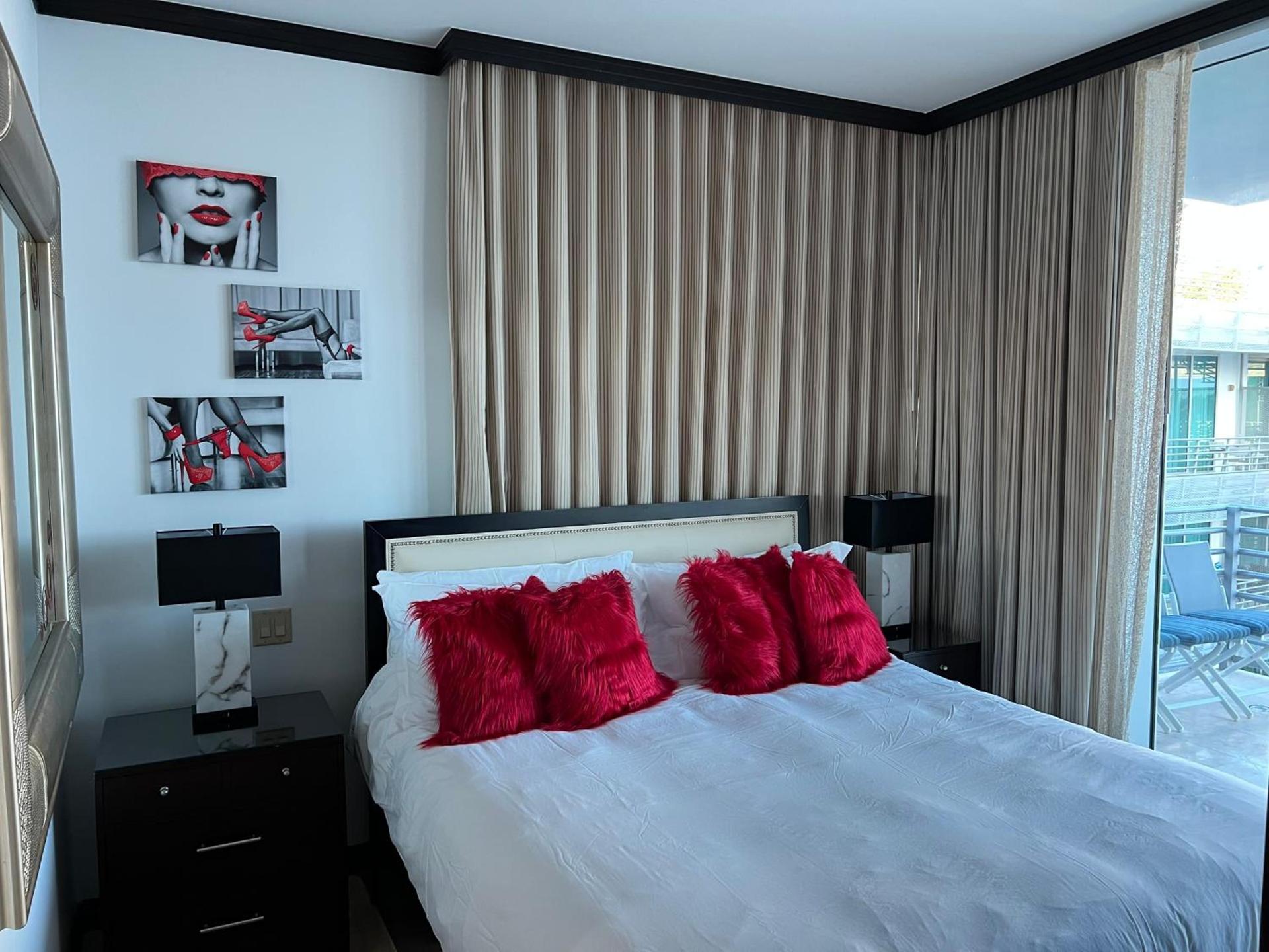 Boutique Suites 3 min walk to beach photo 63
