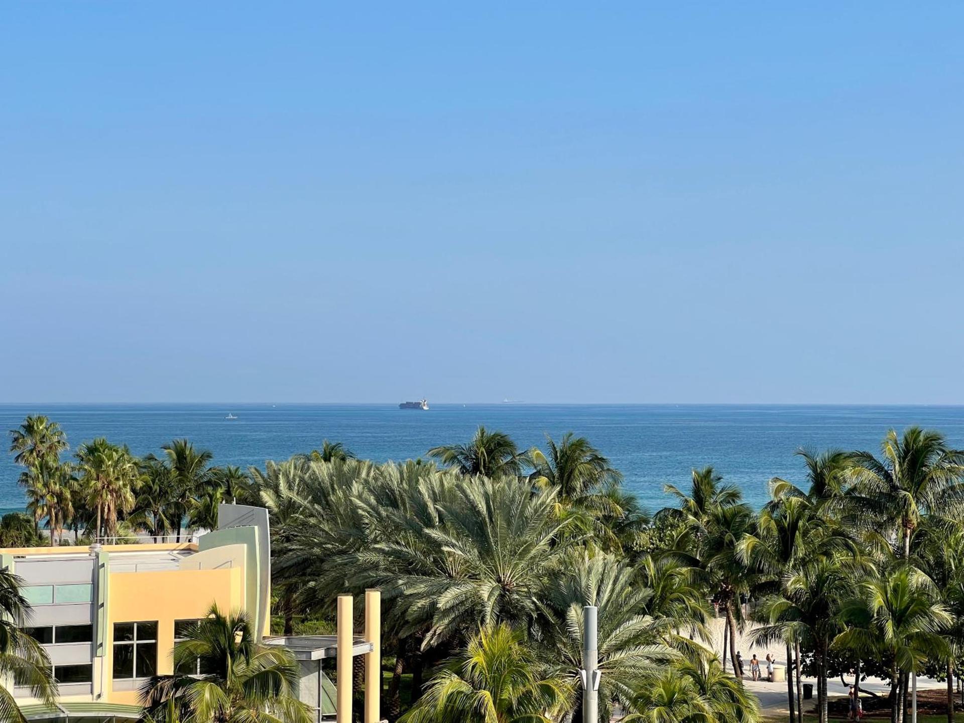 Boutique Suites 3 min walk to beach photo 64