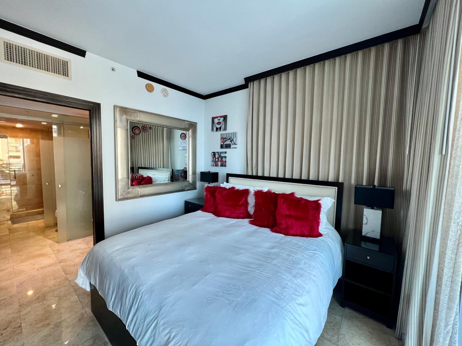Boutique Suites 3 min walk to beach photo 66