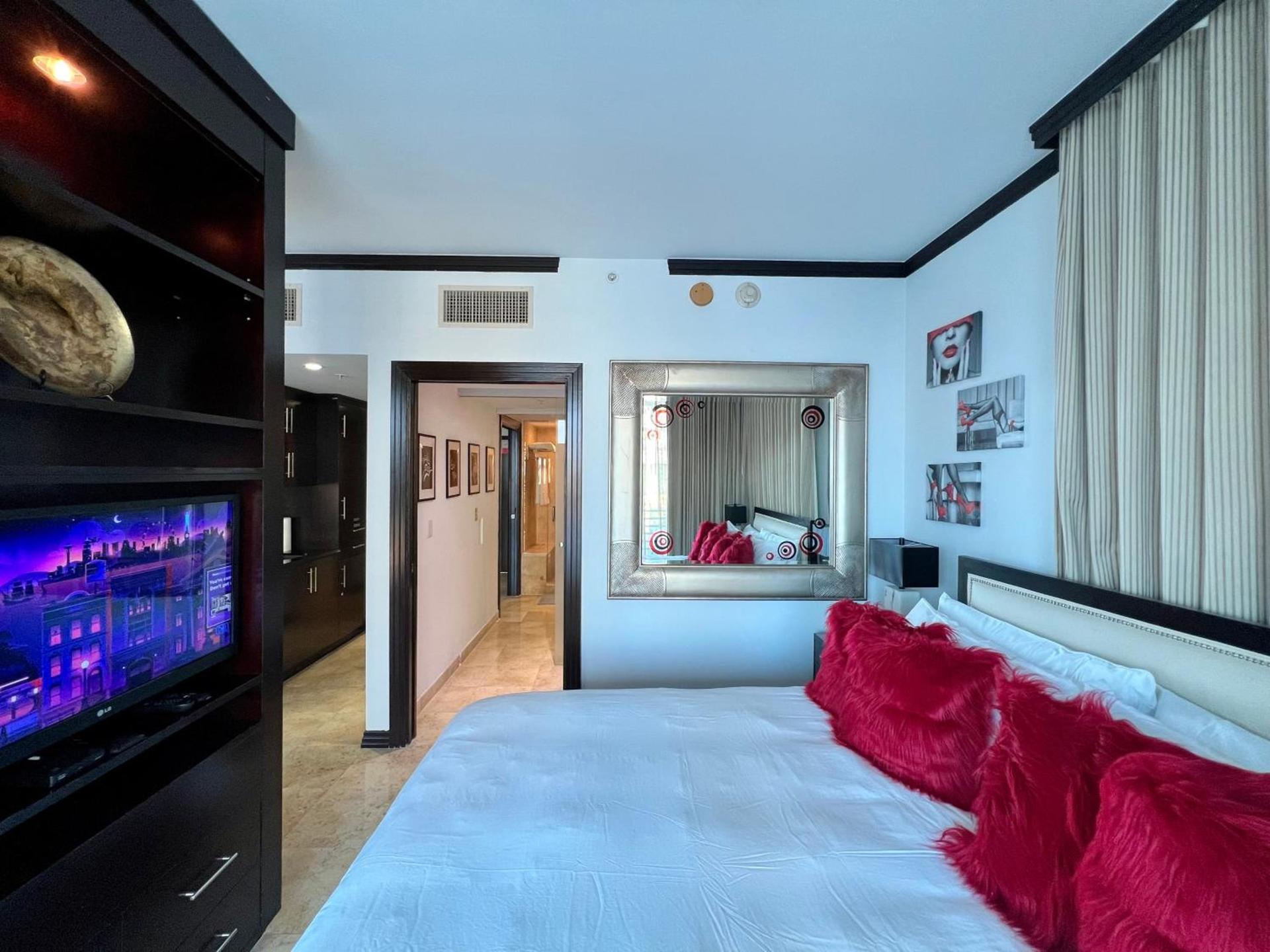 Boutique Suites 3 min walk to beach photo 70