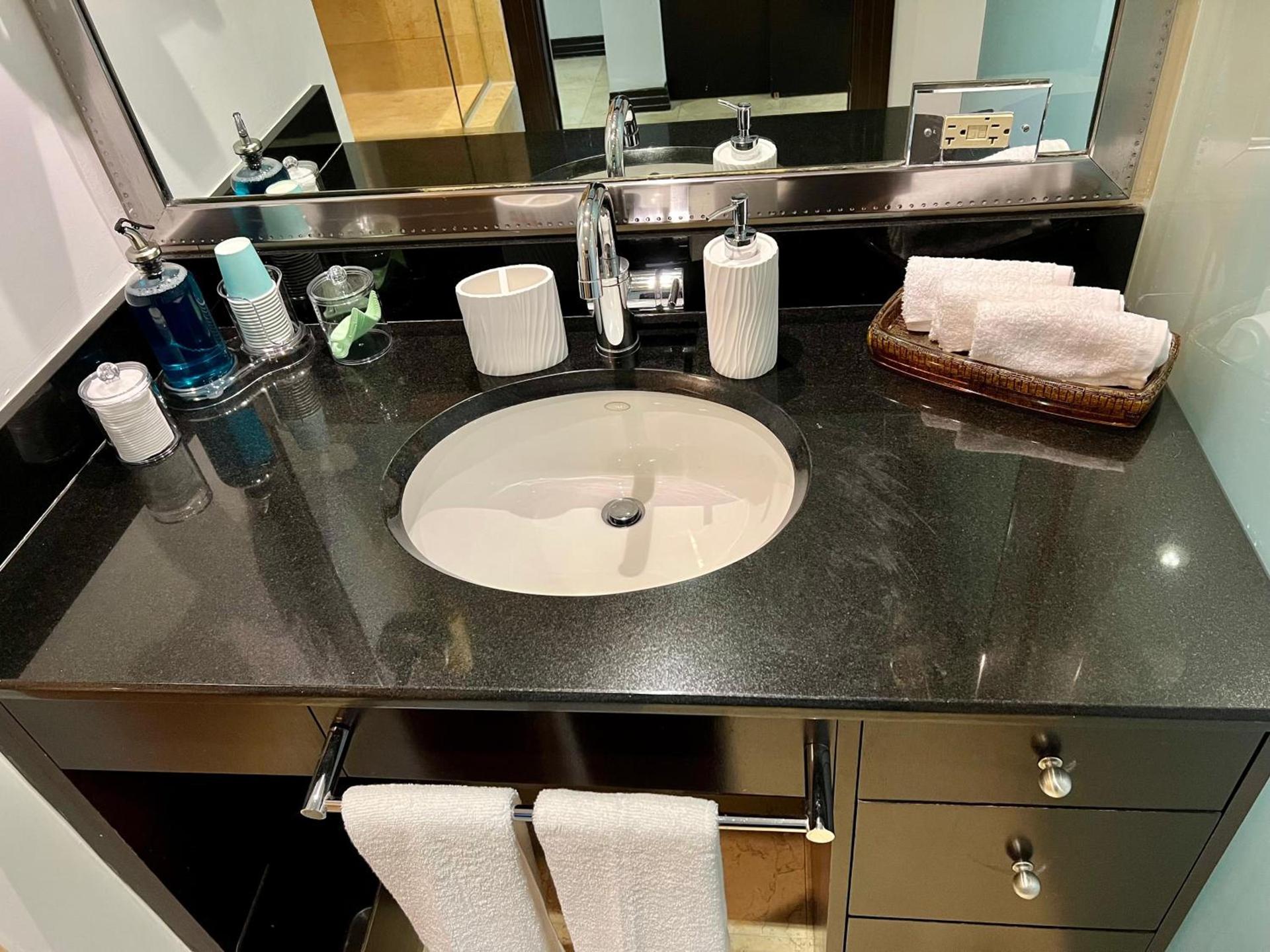 Boutique Suites 3 min walk to beach photo 72