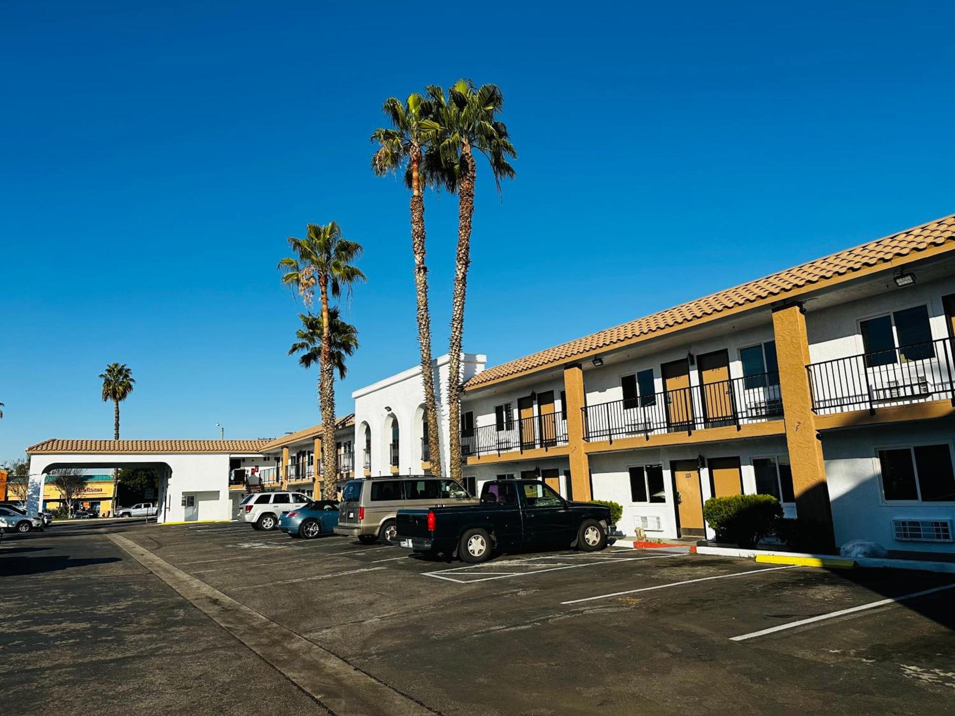 Casa Blanca Hotel - Cypress, Buena Park photo 5
