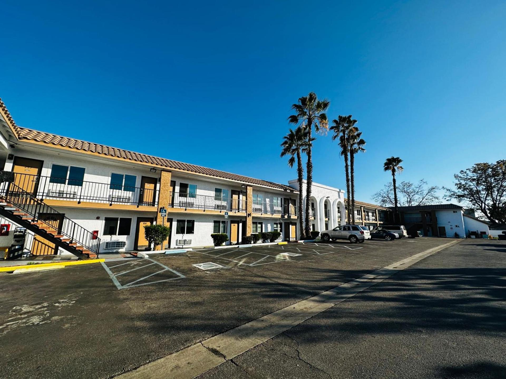 Casa Blanca Hotel - Cypress, Buena Park photo 7