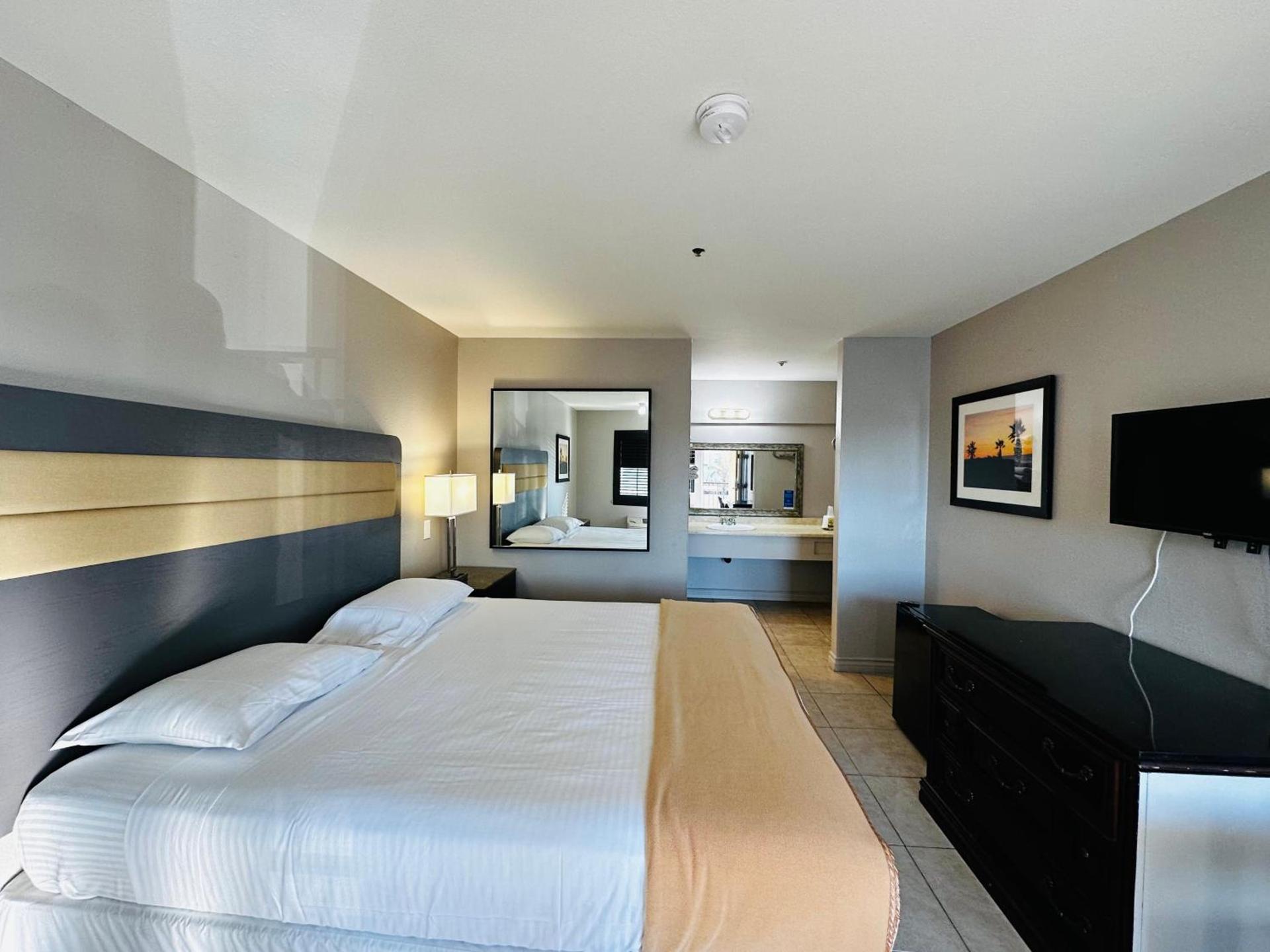Casa Blanca Hotel - Cypress, Buena Park photo 9