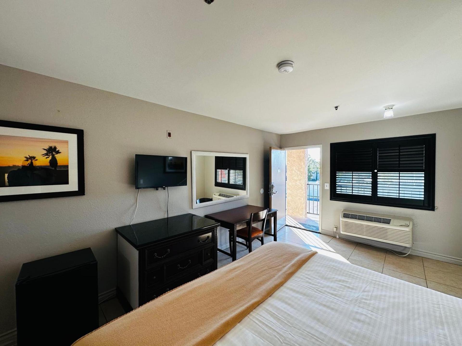 Casa Blanca Hotel - Cypress, Buena Park photo 8
