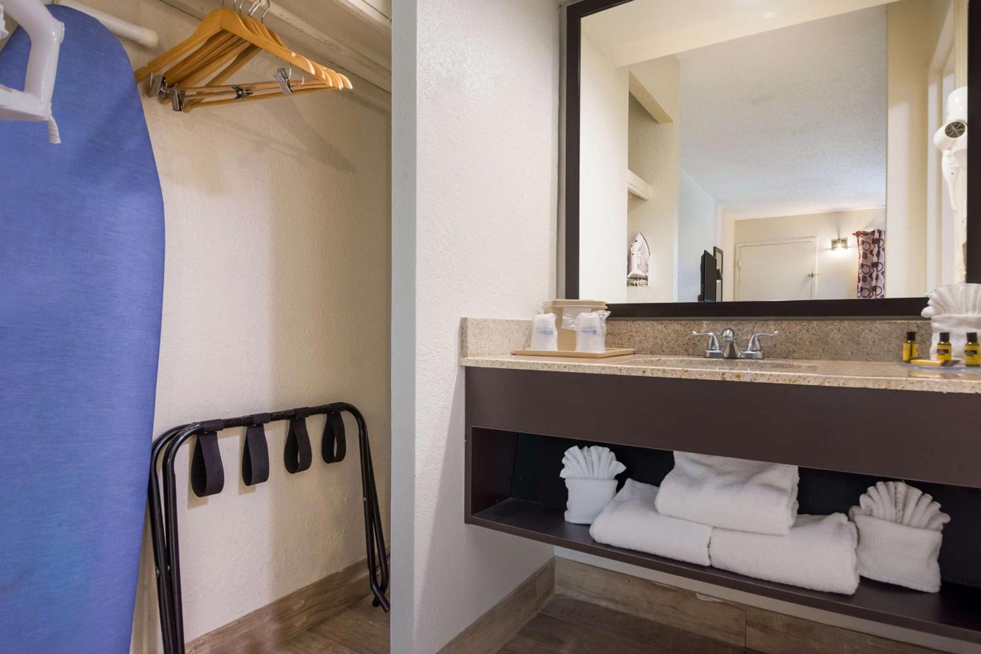 SureStay Hotel by Best Western St Pete Clearwater Airport photo 12