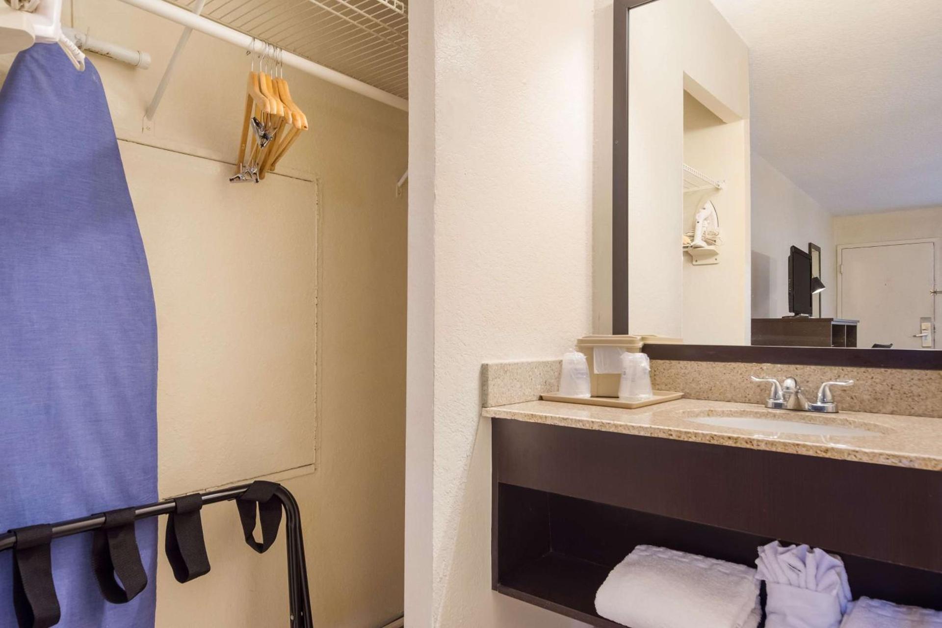 SureStay Hotel by Best Western St Pete Clearwater Airport photo 16