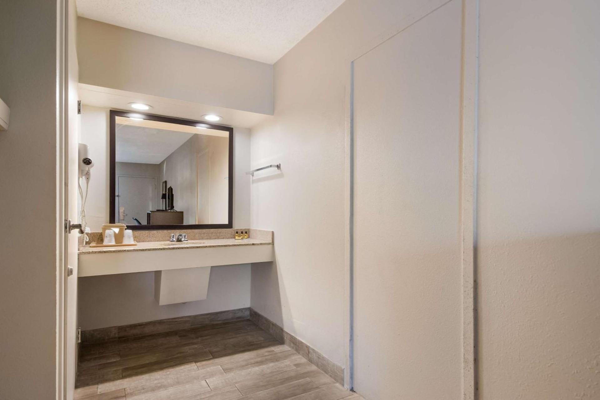SureStay Hotel by Best Western St Pete Clearwater Airport photo 19