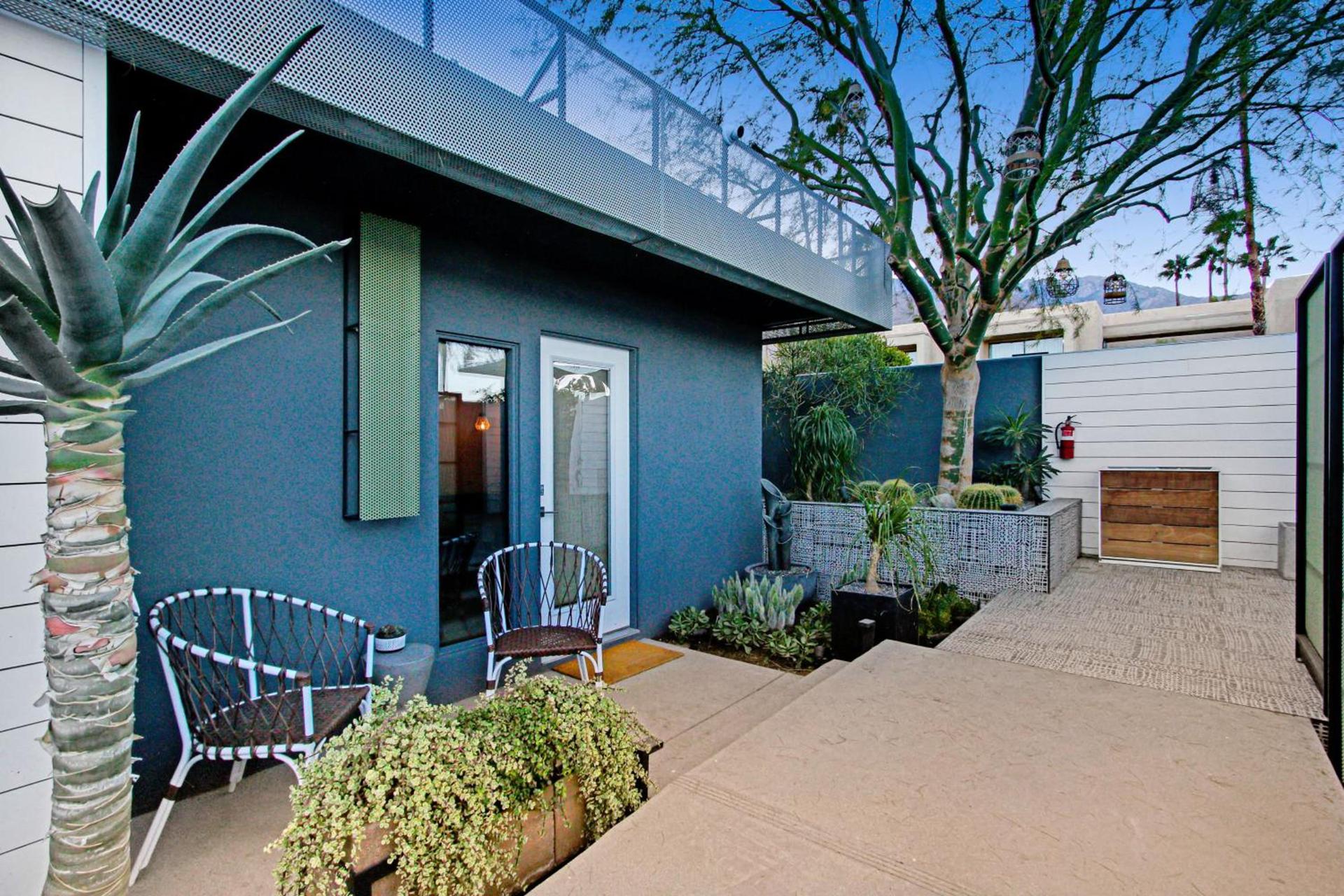 Mahala - 21 and Over - A Town & Desert Boutique Hotel — hotel in Palm Springs