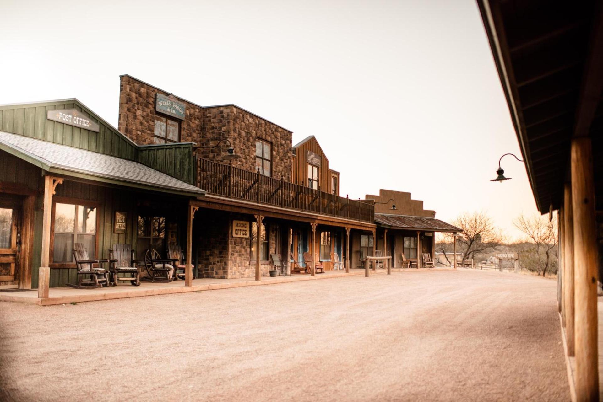 Tombstone Monument Guest Ranch photo 25
