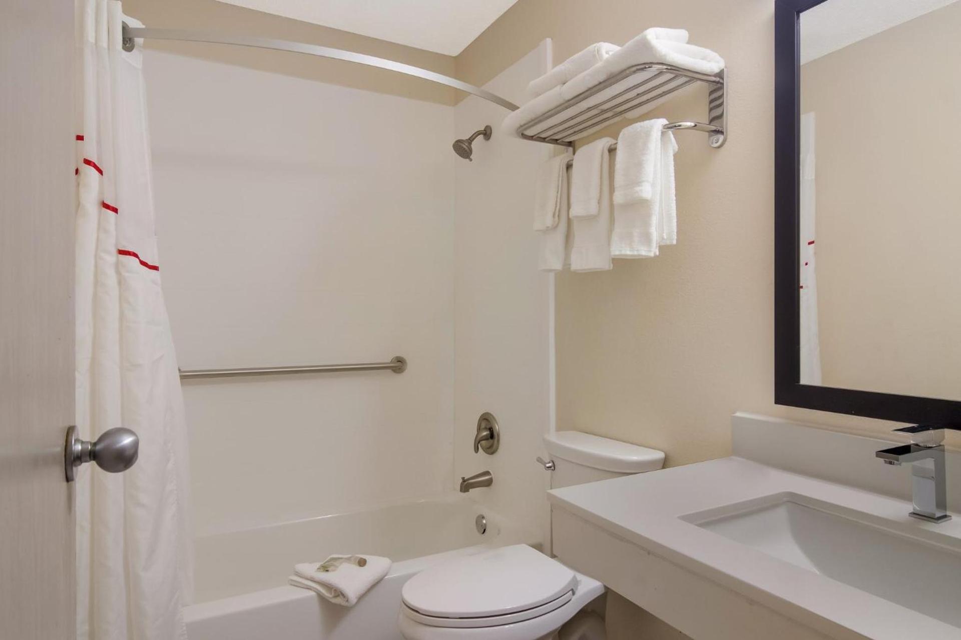 Red Roof Inn Greensburg photo 33