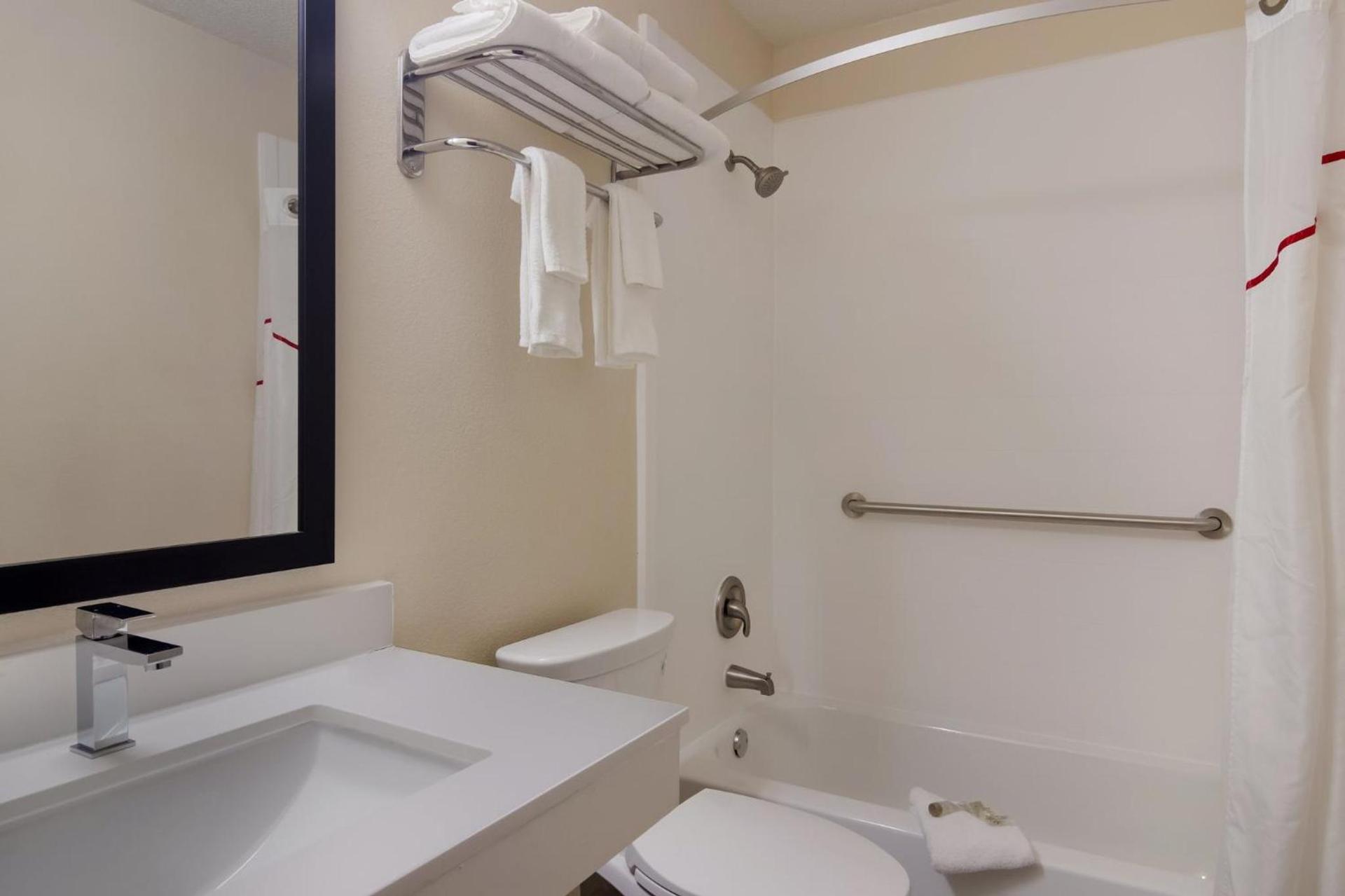 Red Roof Inn Greensburg photo 34