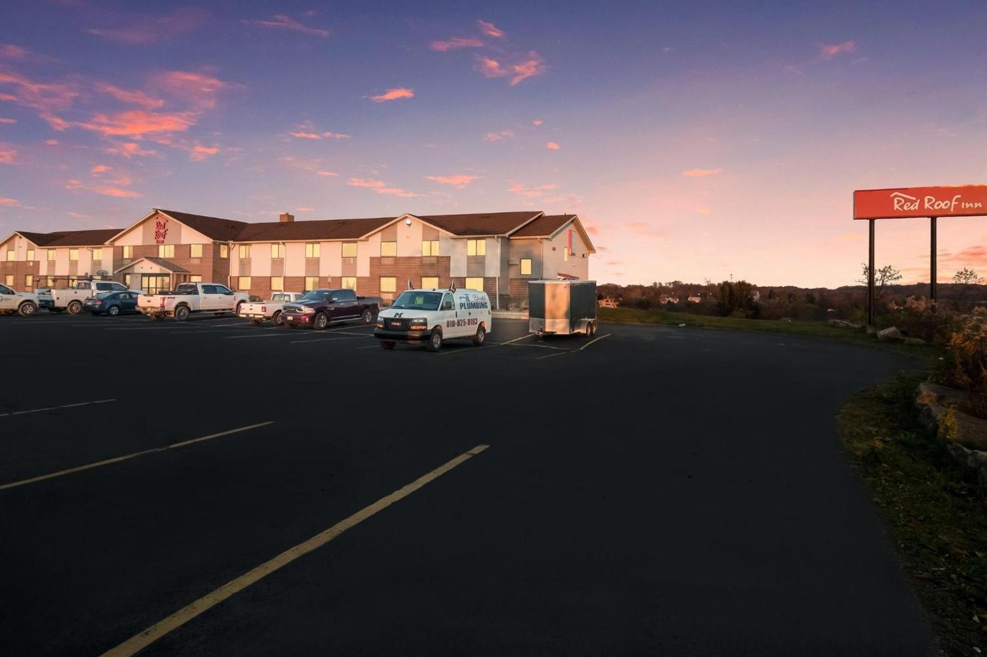 Red Roof Inn Greensburg photo 13
