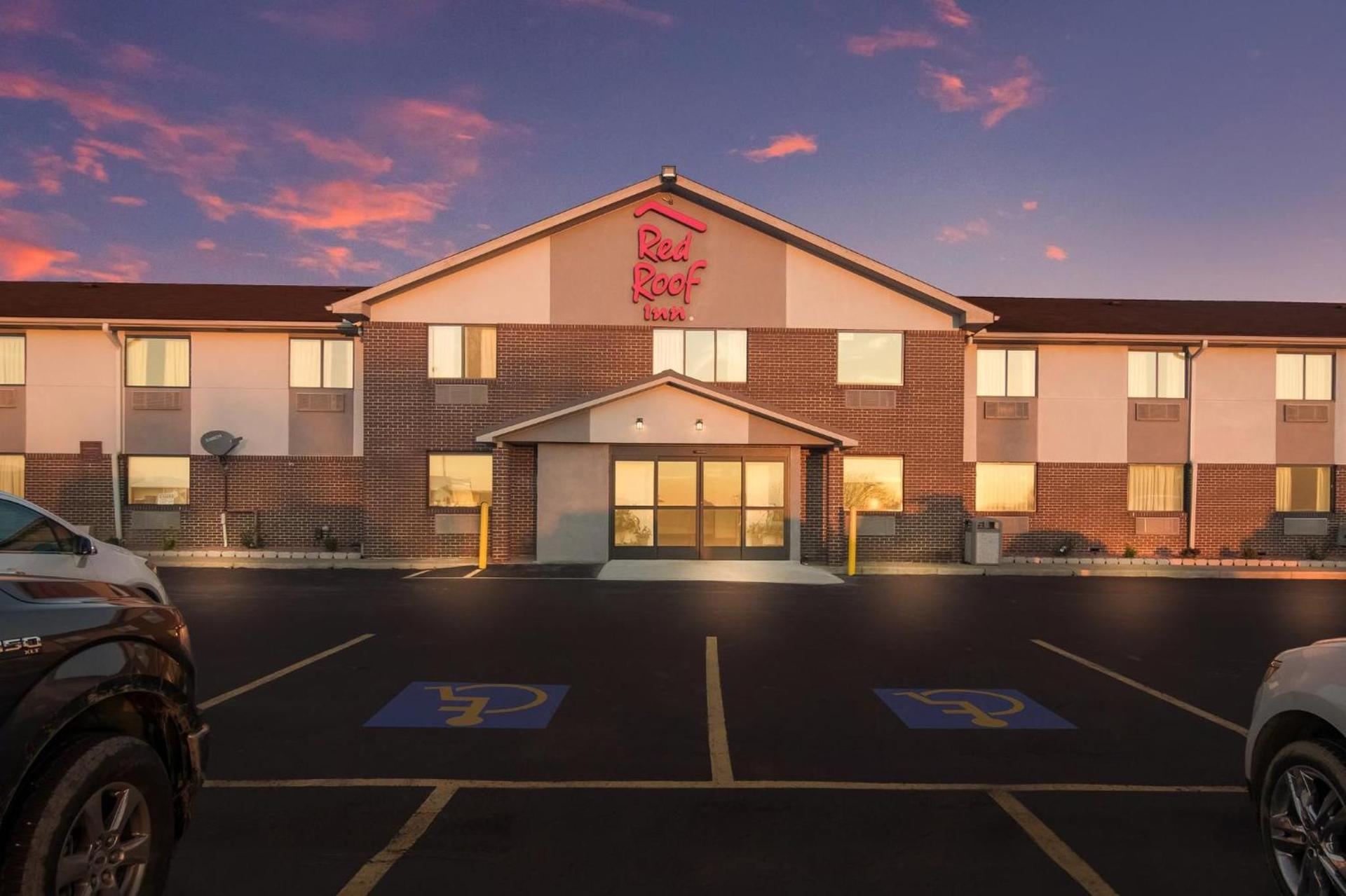 Red Roof Inn Greensburg photo 8