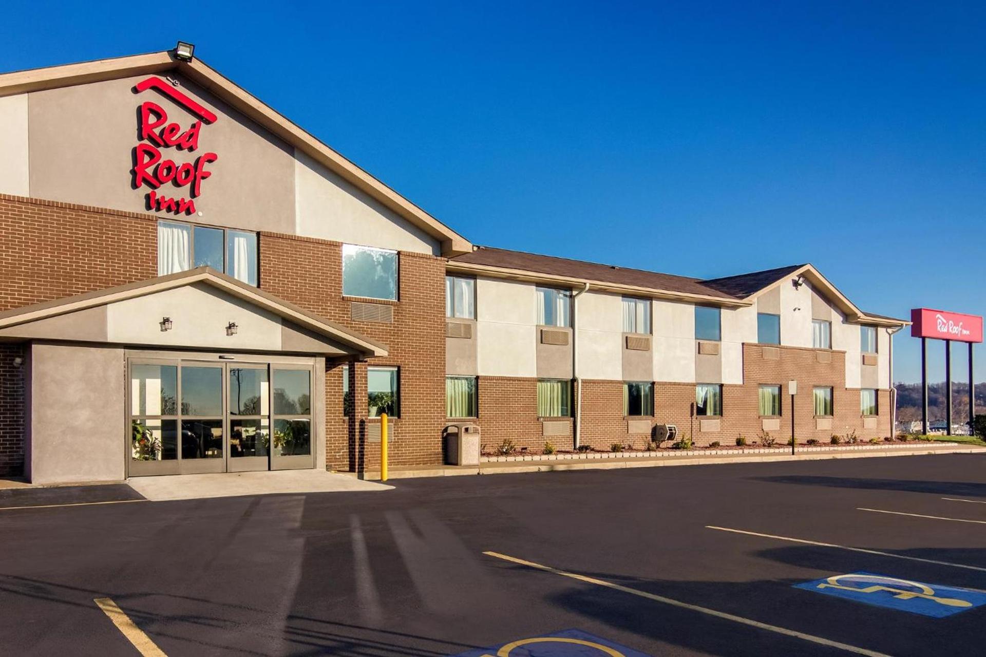 Red Roof Inn Greensburg photo 3