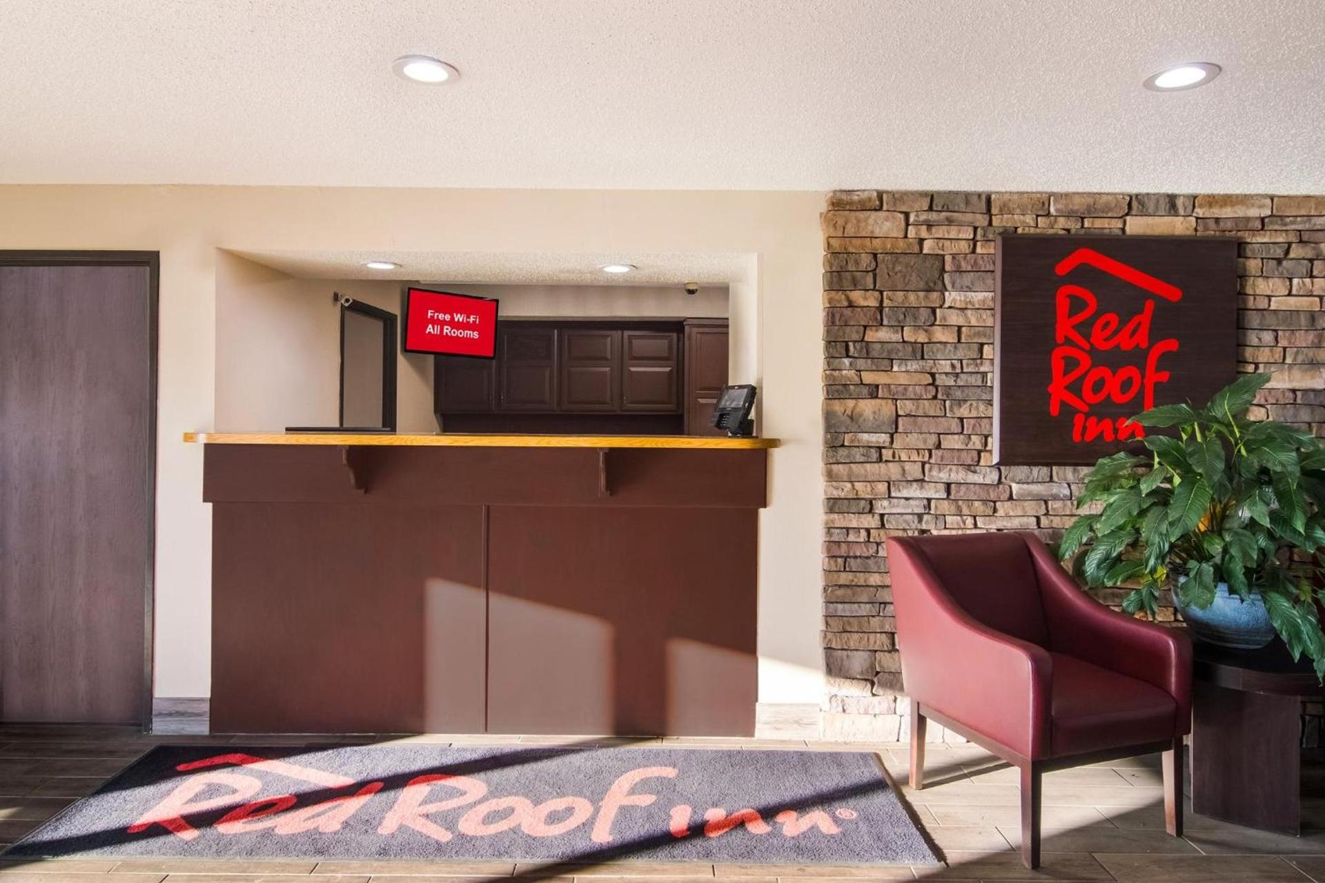 Red Roof Inn Greensburg photo 15
