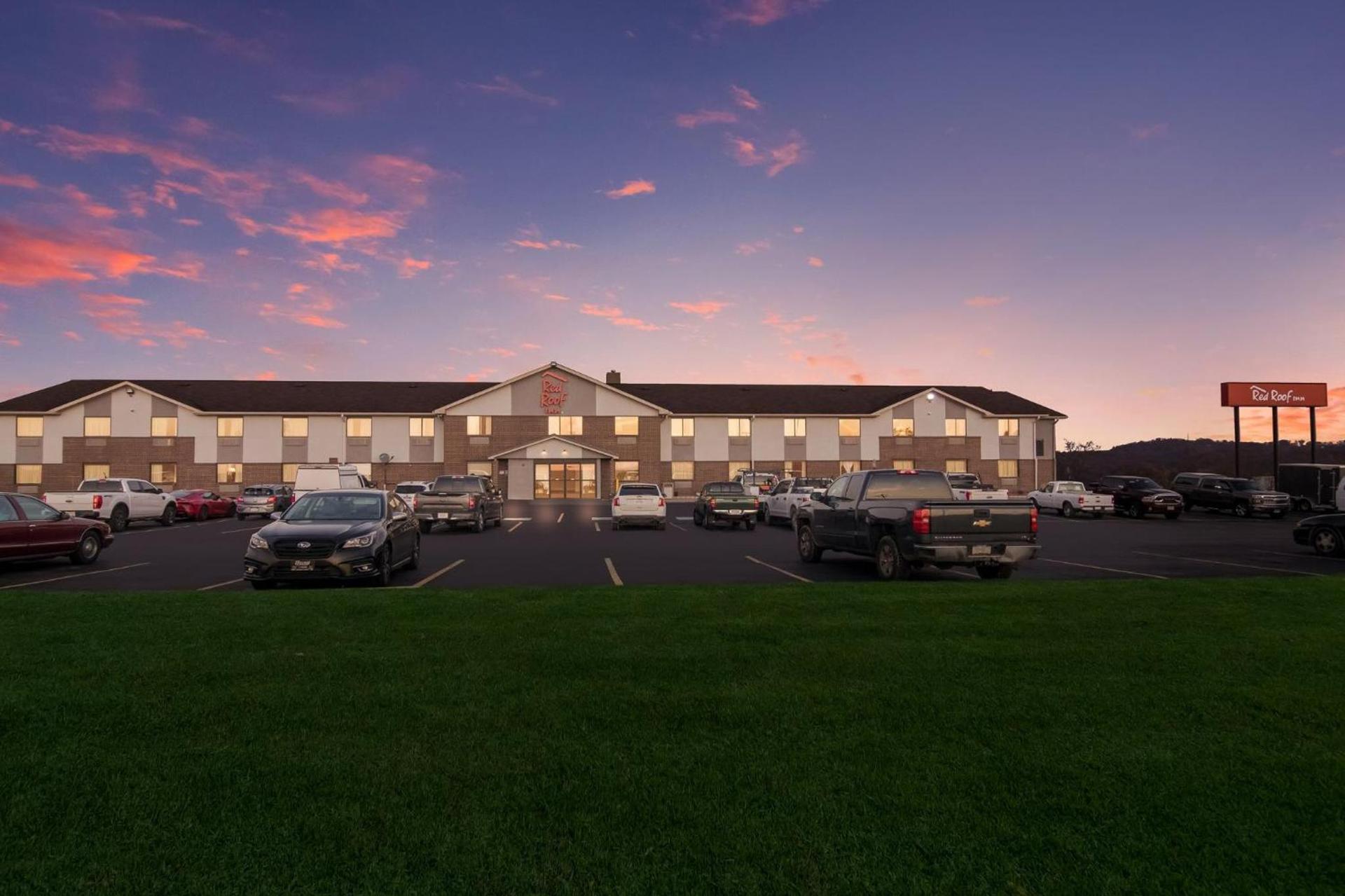 Red Roof Inn Greensburg photo 14