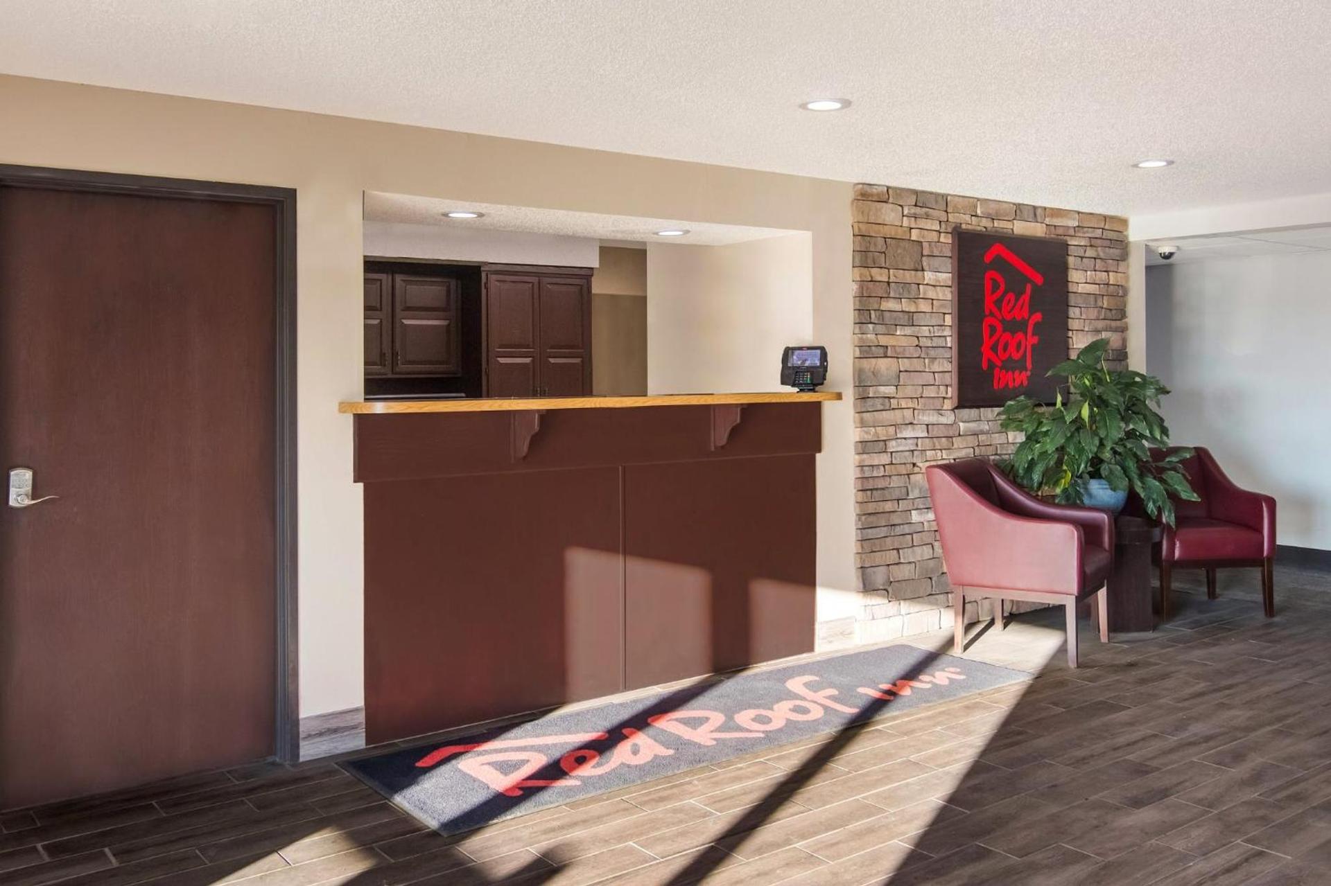 Red Roof Inn Greensburg photo 16