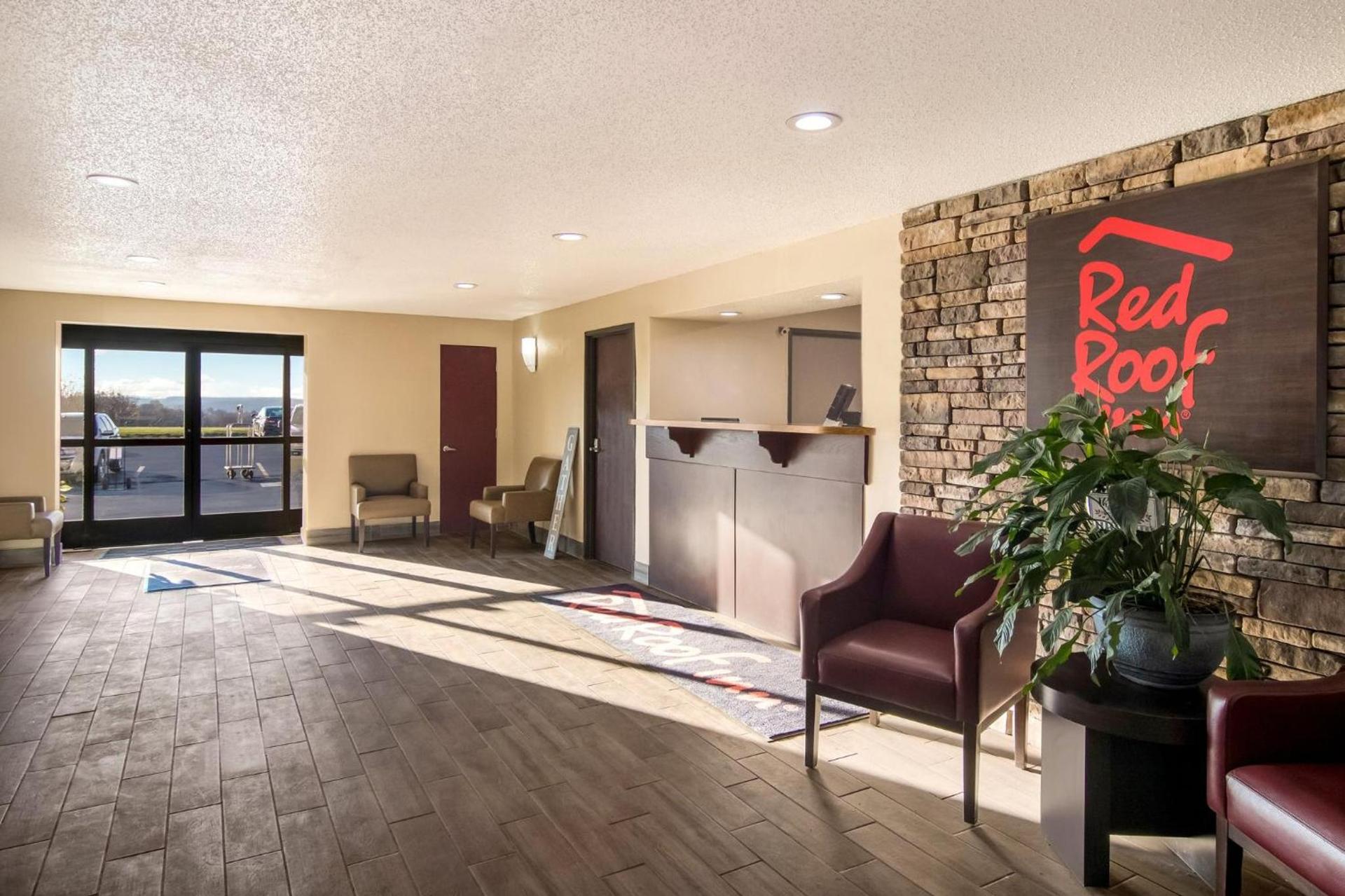 Red Roof Inn Greensburg photo 17