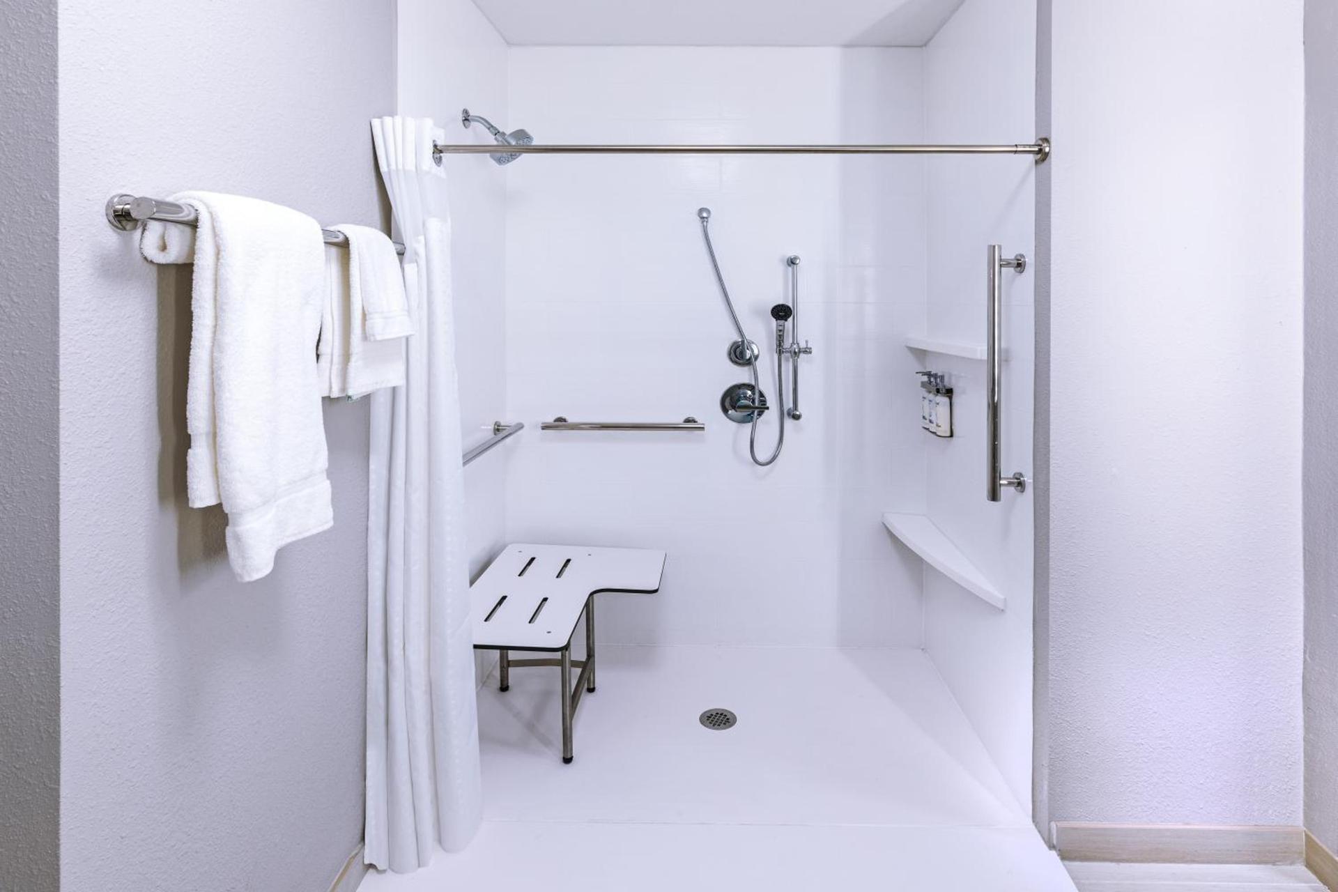 Holiday Inn Express & Suites - Houston - Downtown North by IHG photo 2