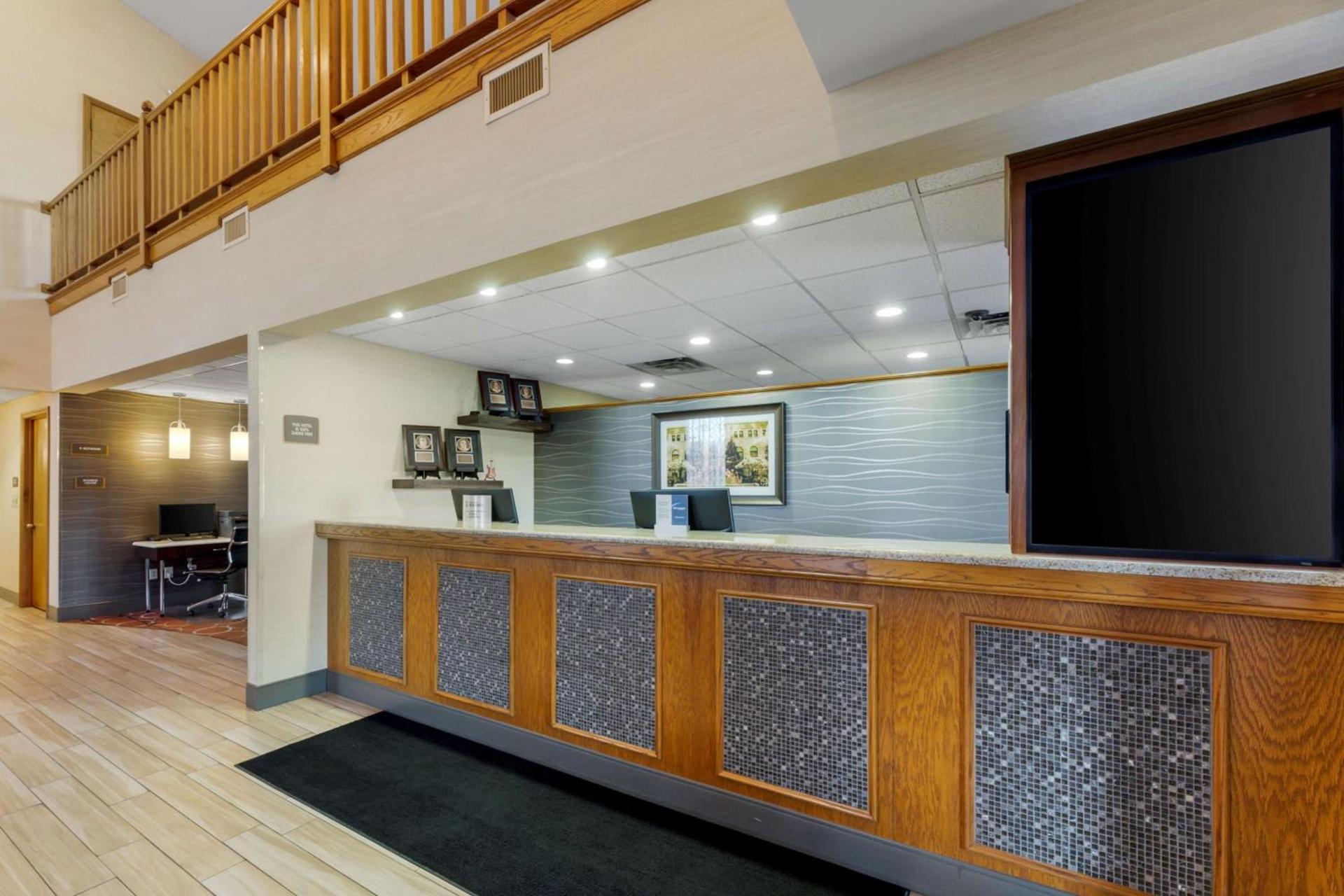 Best Western Falcon Plaza - Bowling Green photo 14