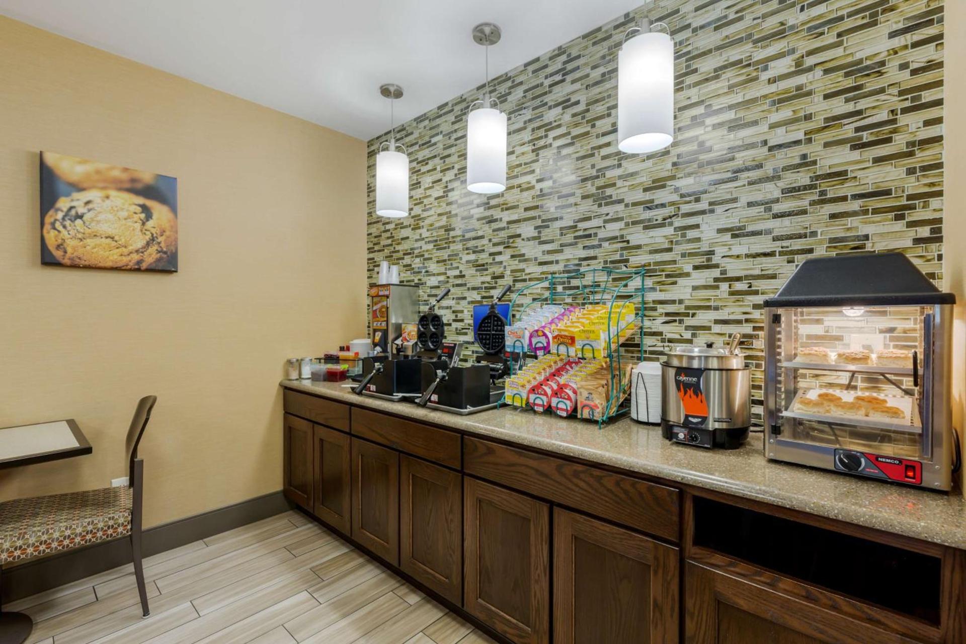 Best Western Falcon Plaza - Bowling Green photo 15