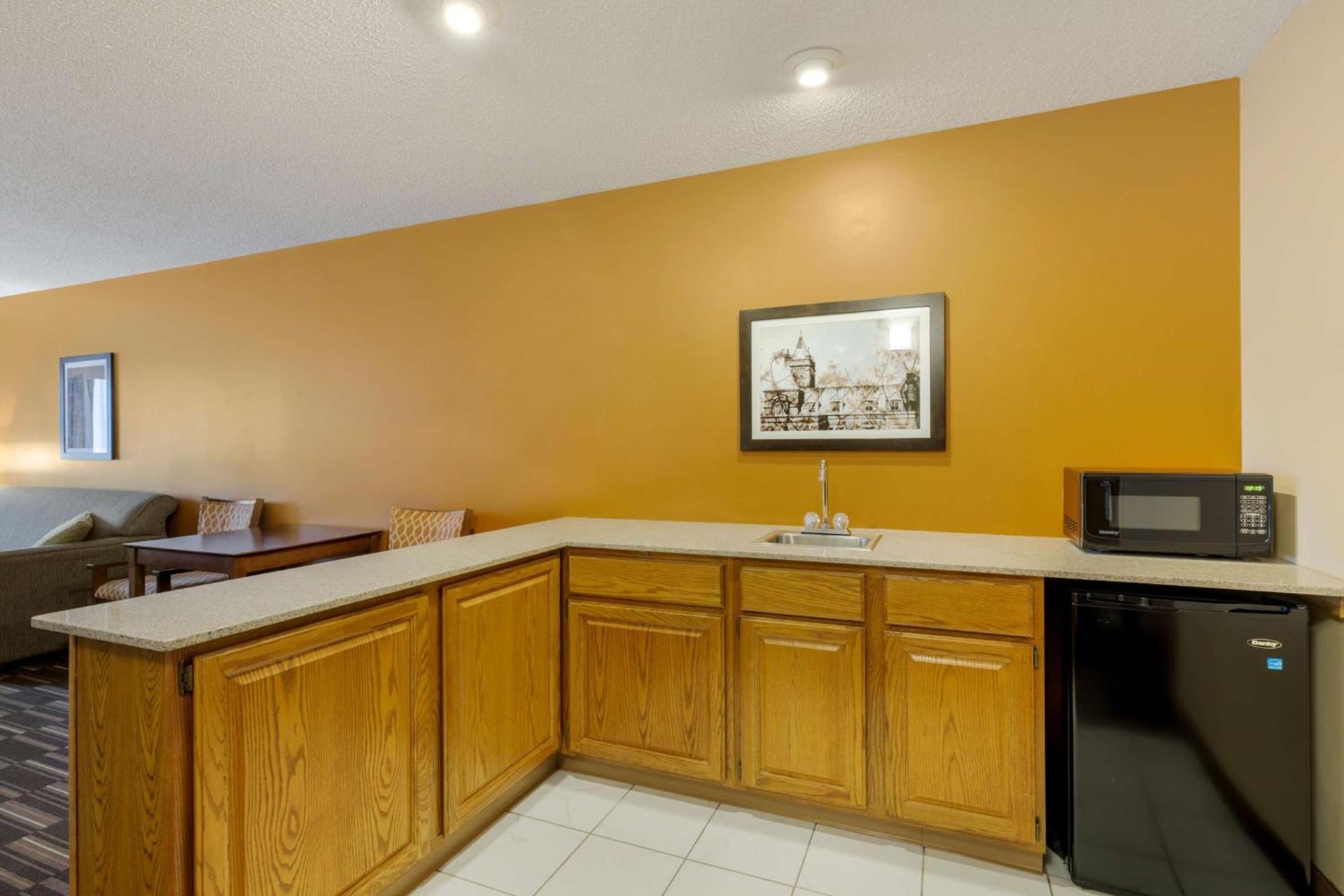 Best Western Falcon Plaza - Bowling Green photo 27