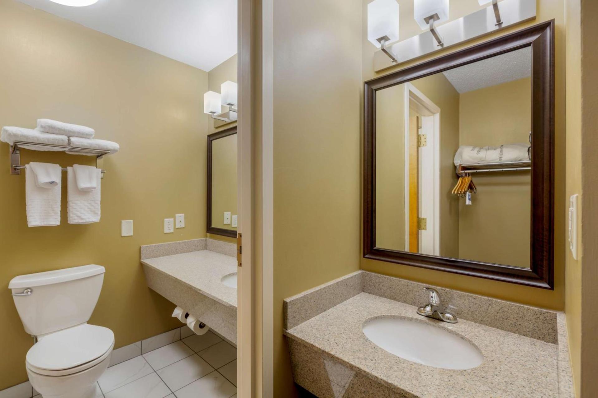 Best Western Falcon Plaza - Bowling Green photo 30