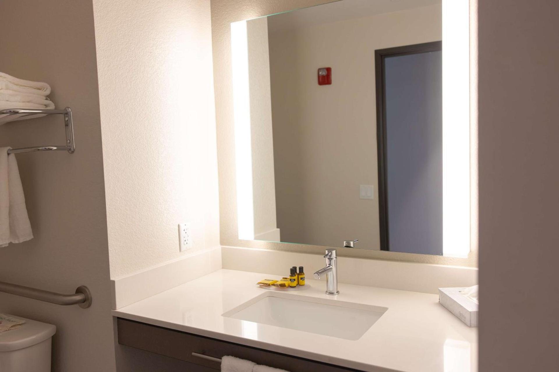 Best Western Plus Executive Residency Phoenix North Happy Valley photo 54