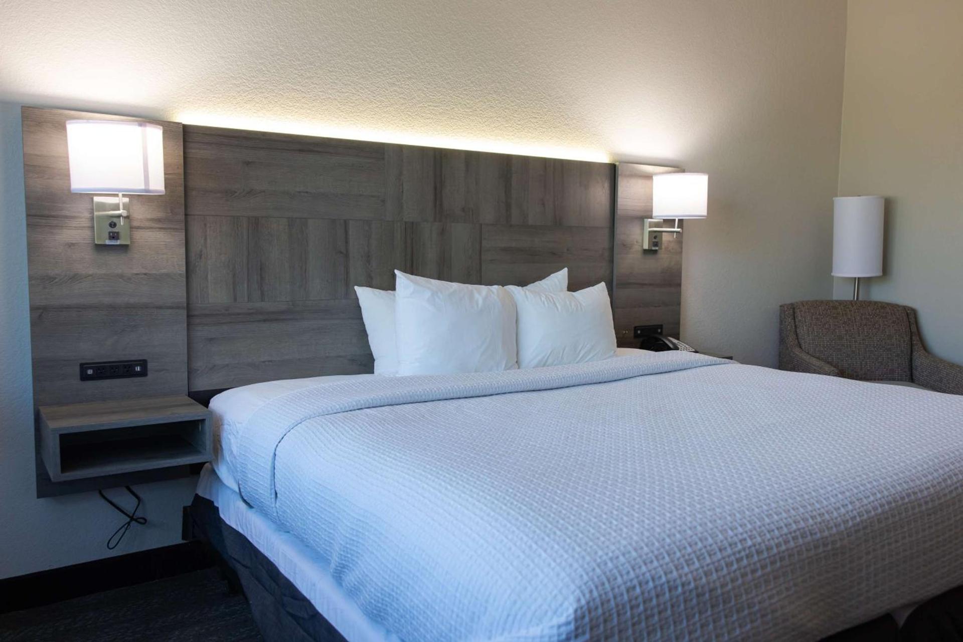 Best Western Plus Executive Residency Phoenix North Happy Valley photo 56