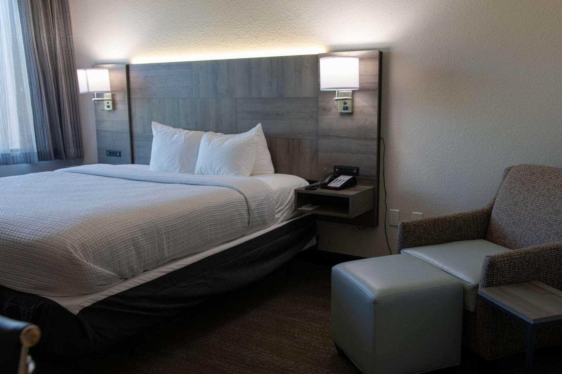 Best Western Plus Executive Residency Phoenix North Happy Valley photo 57