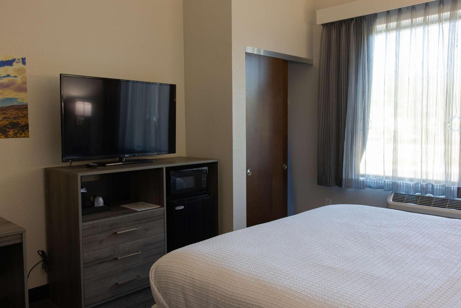 Best Western Plus Executive Residency Phoenix North Happy Valley photo 59